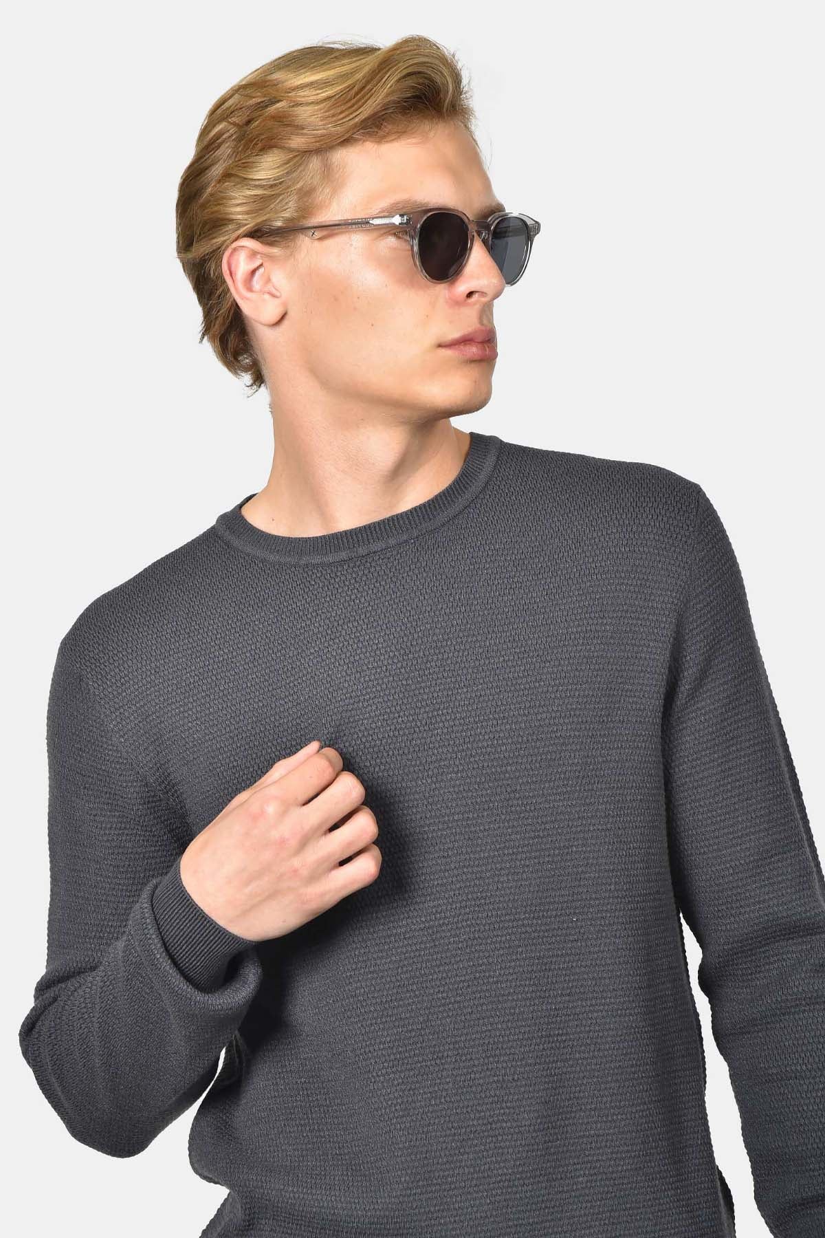 ανδρικό-βαμβακερό-πουλόβερ-σε-normal-fit
