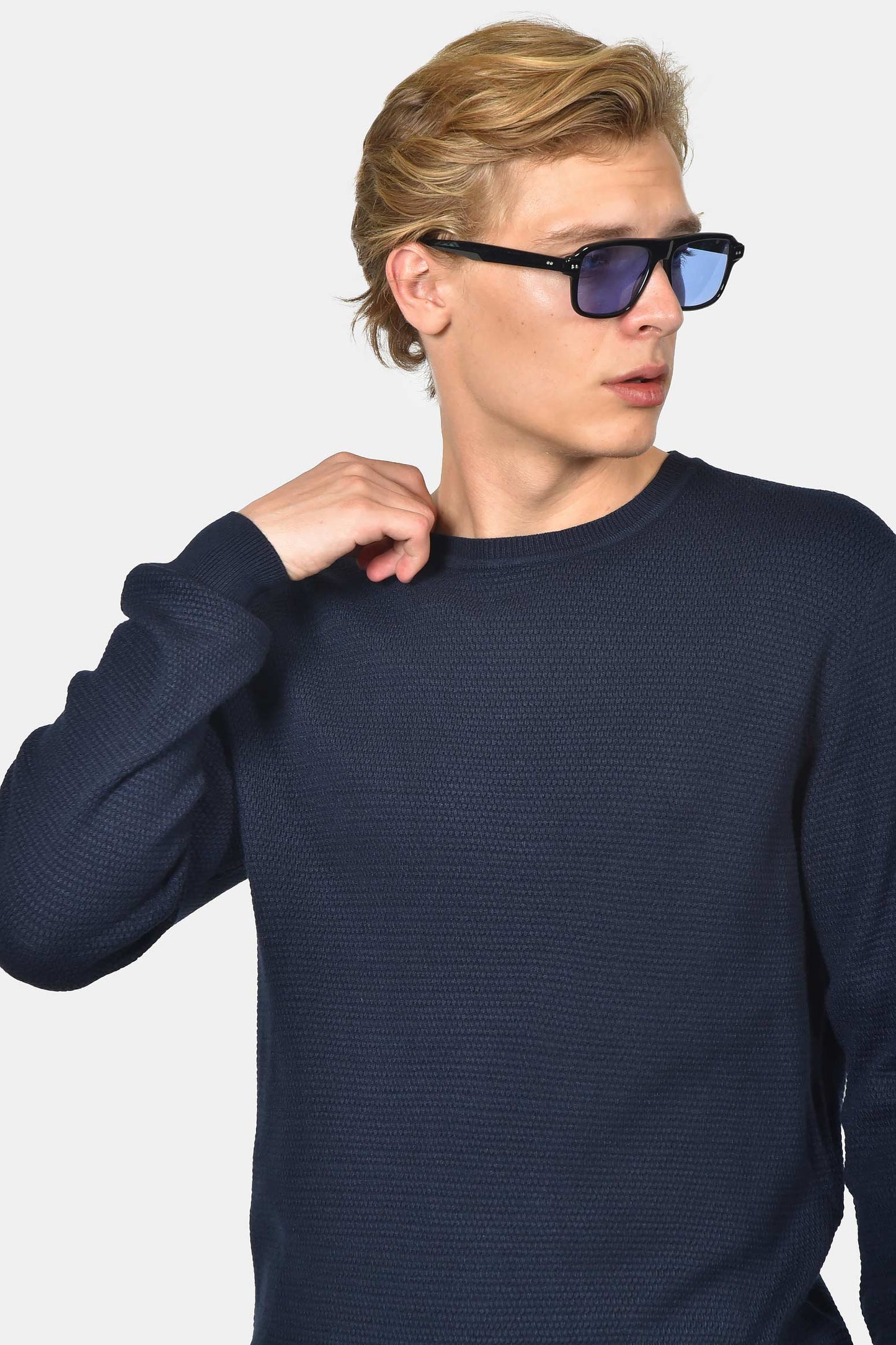 ανδρικό-βαμβακερό-πουλόβερ-σε-normal-fit