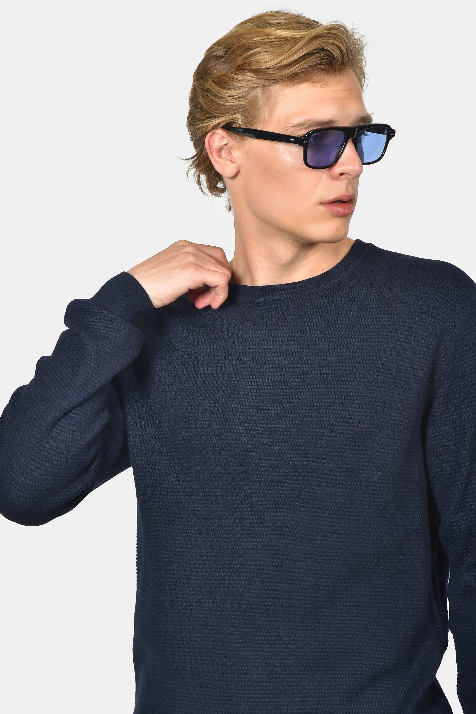 ανδρικό-βαμβακερό-πουλόβερ-σε-normal-fit