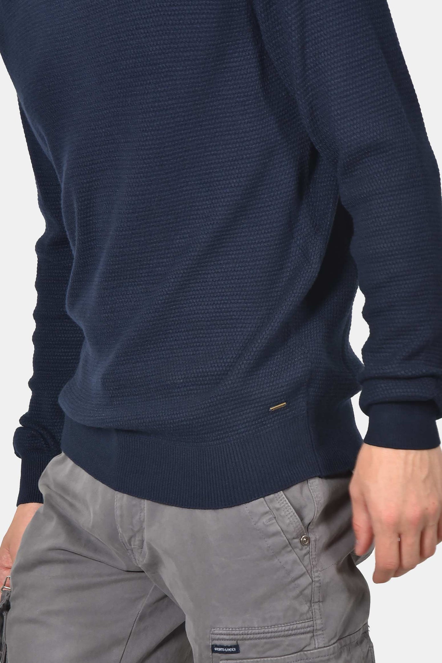 ανδρικό-βαμβακερό-πουλόβερ-σε-normal-fit