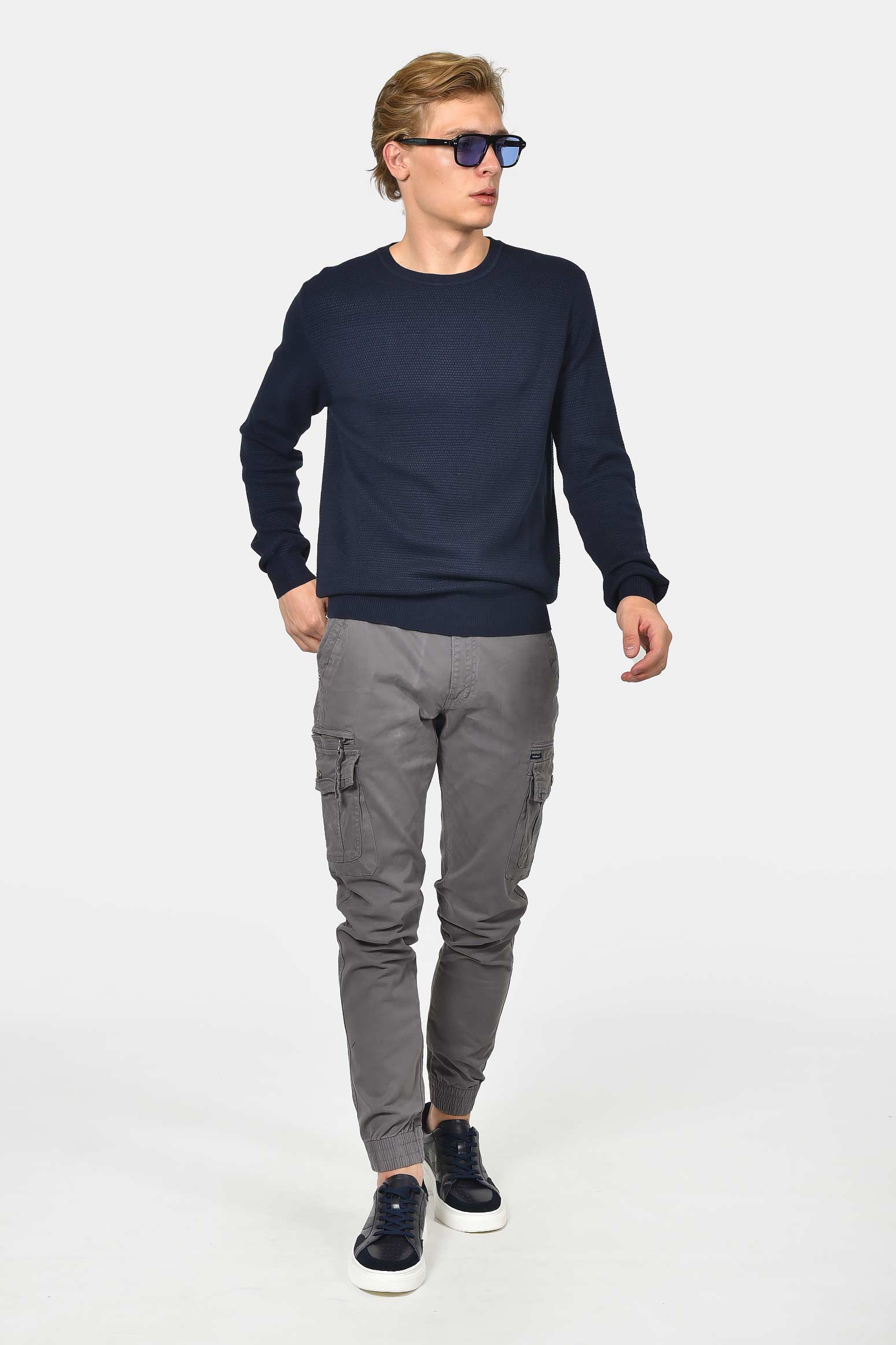 ανδρικό-βαμβακερό-πουλόβερ-σε-normal-fit