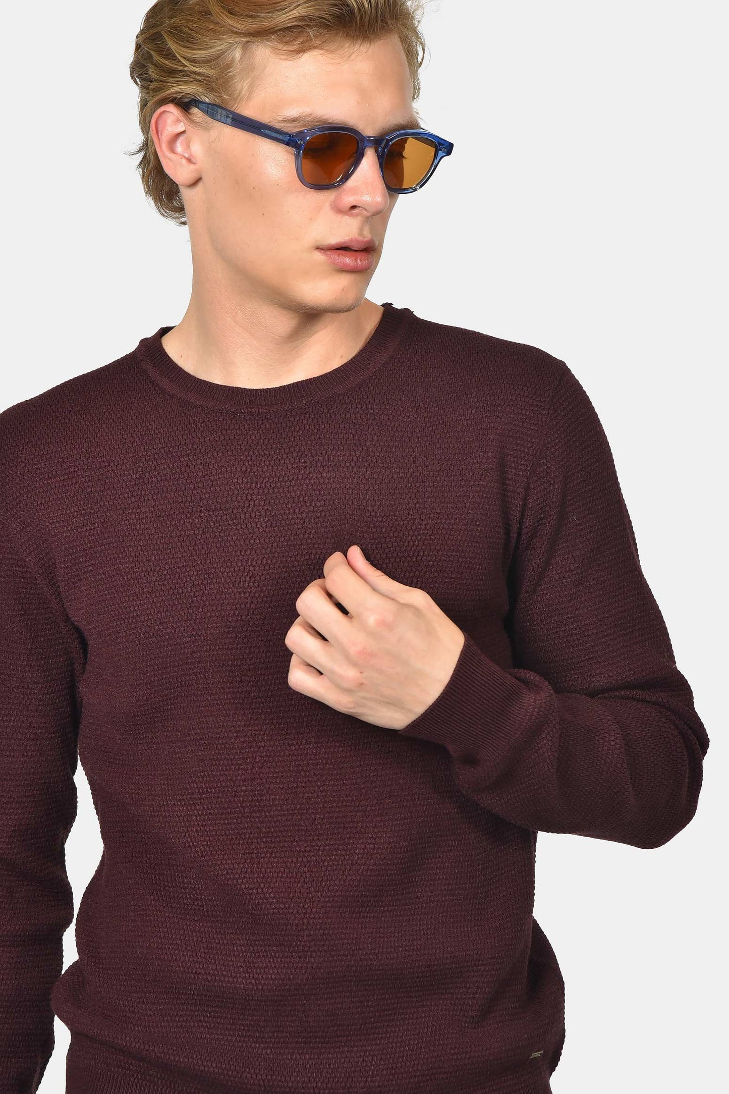 ανδρικό-βαμβακερό-πουλόβερ-σε-normal-fit