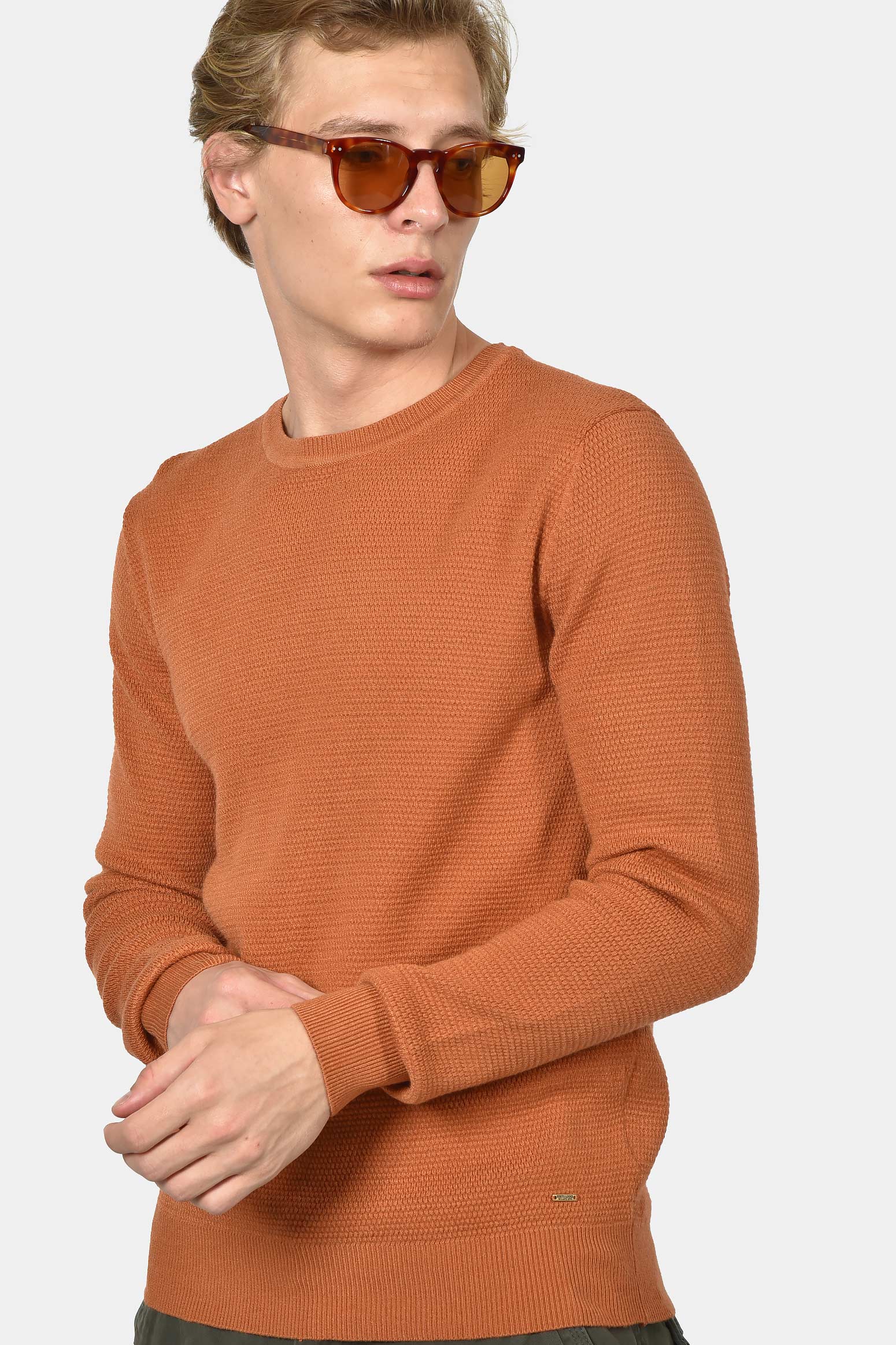 ανδρικό-βαμβακερό-πουλόβερ-σε-normal-fit