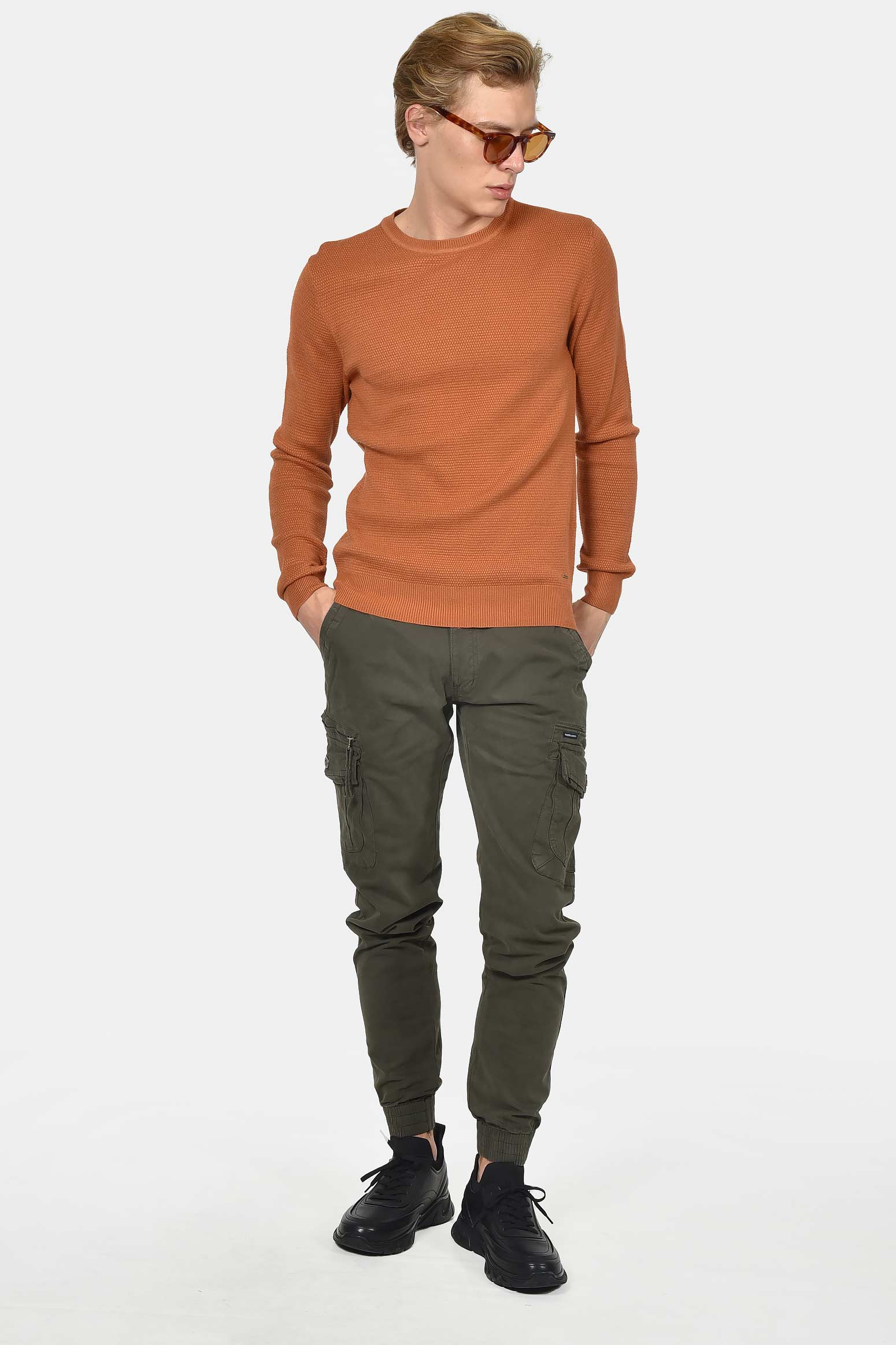 ανδρικό-βαμβακερό-πουλόβερ-σε-normal-fit