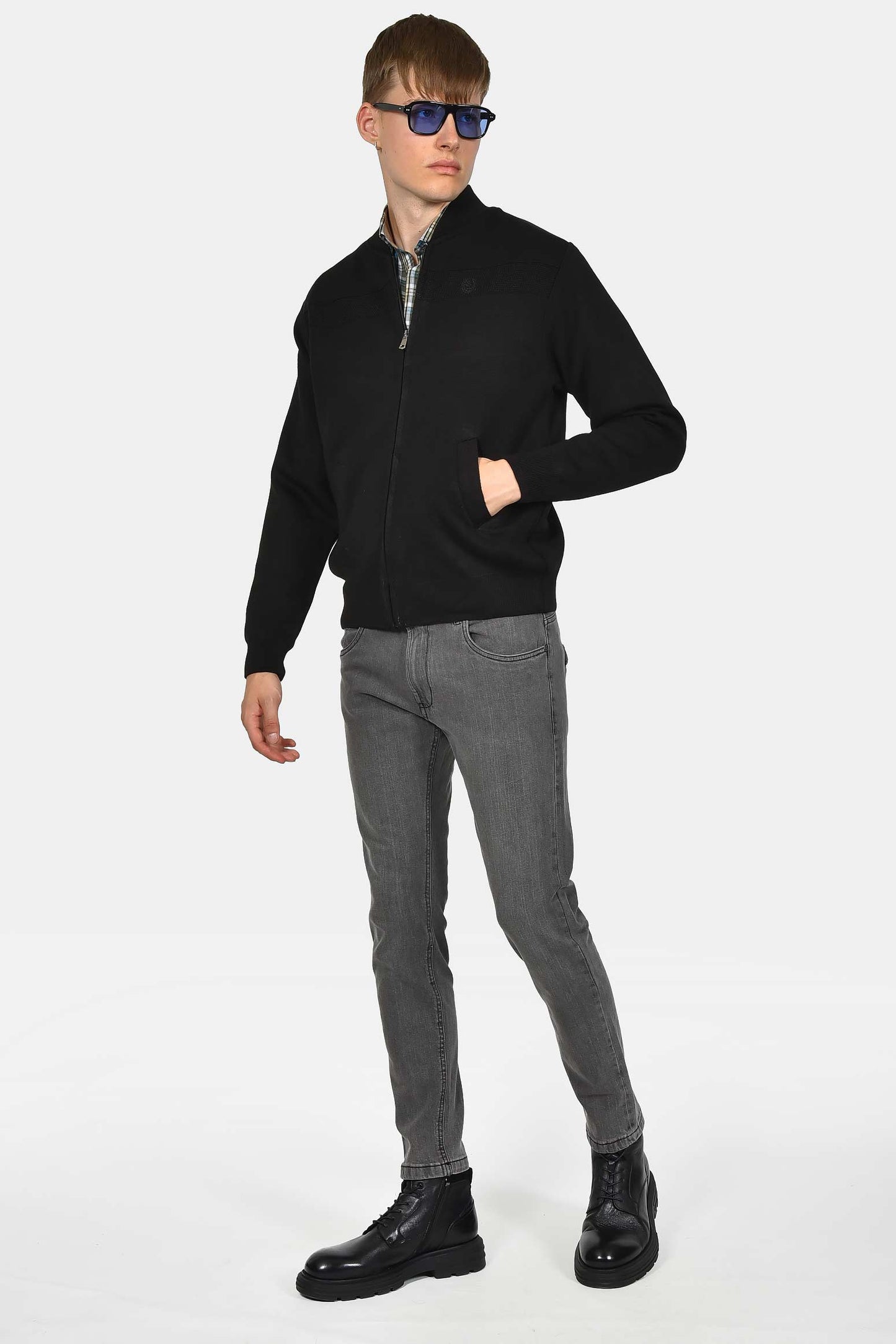 ανδρική-πλεκτή-ζακέτα-normal-fit-με-τσέπες-και-φερμουάρ