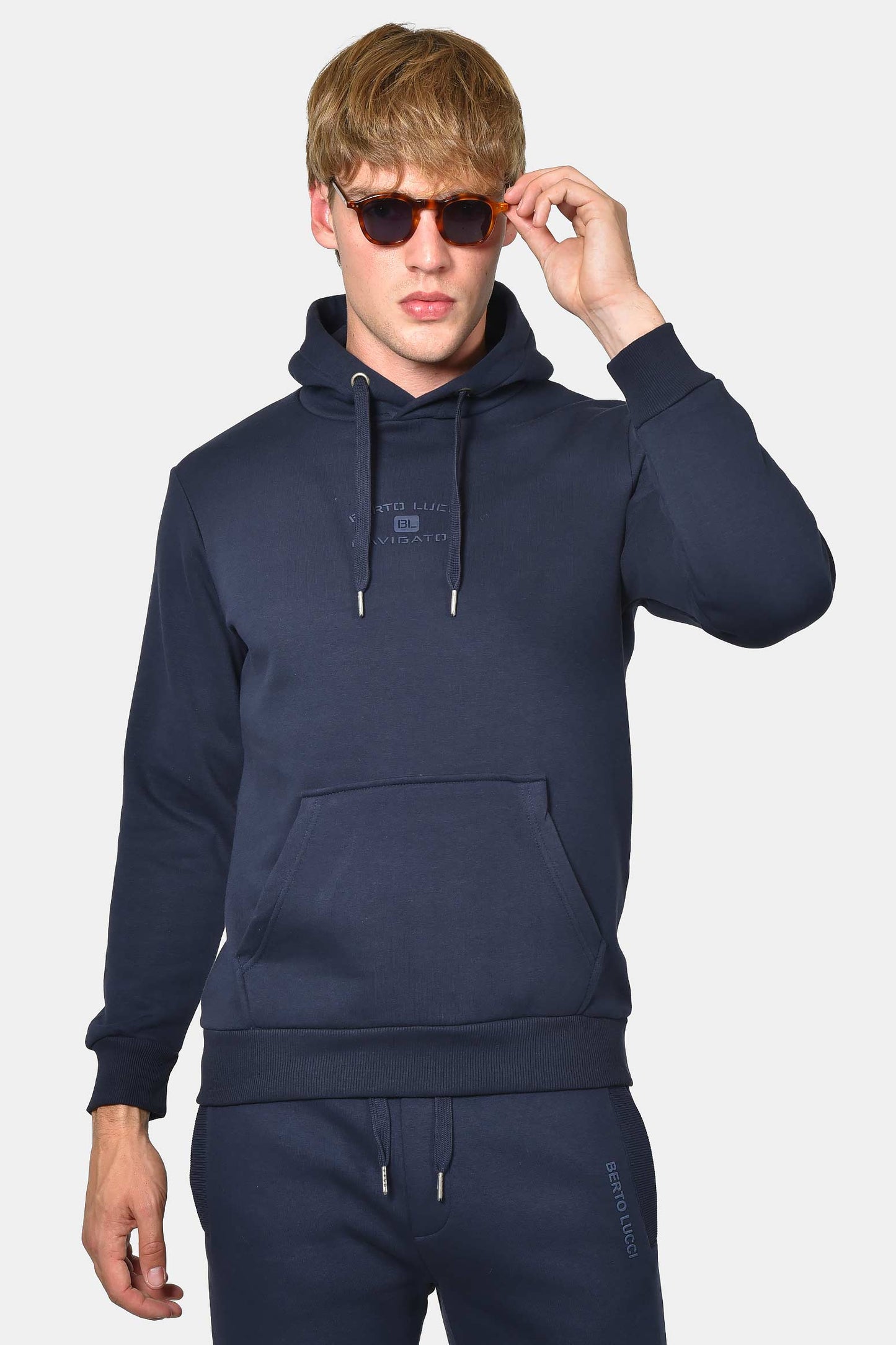 ανδρικό-φούτερ-με-κουκούλα-και-στάμπα-BL-NAVIGATOR