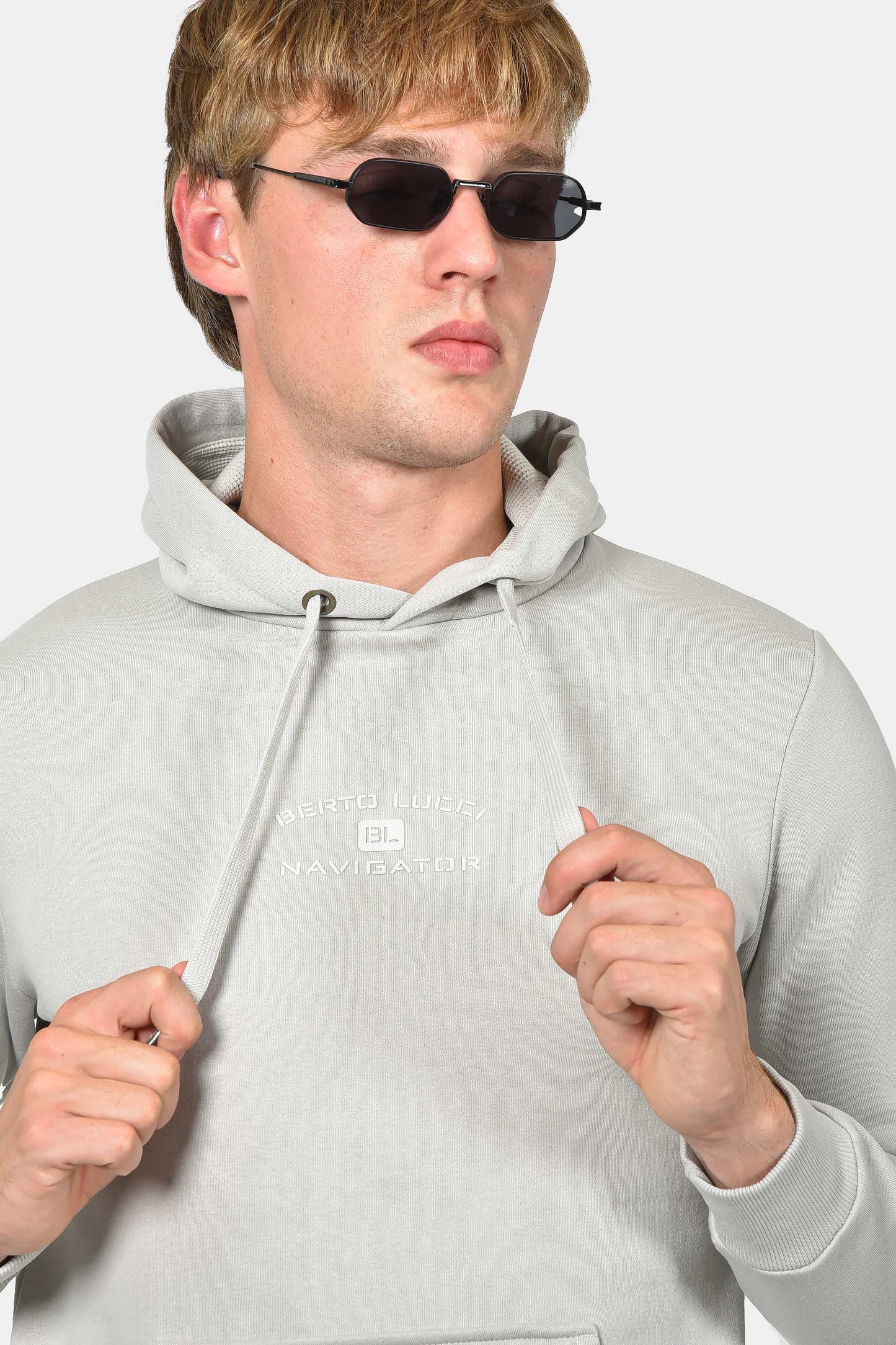 ανδρικό-φούτερ-με-κουκούλα-και-στάμπα-BL-NAVIGATOR