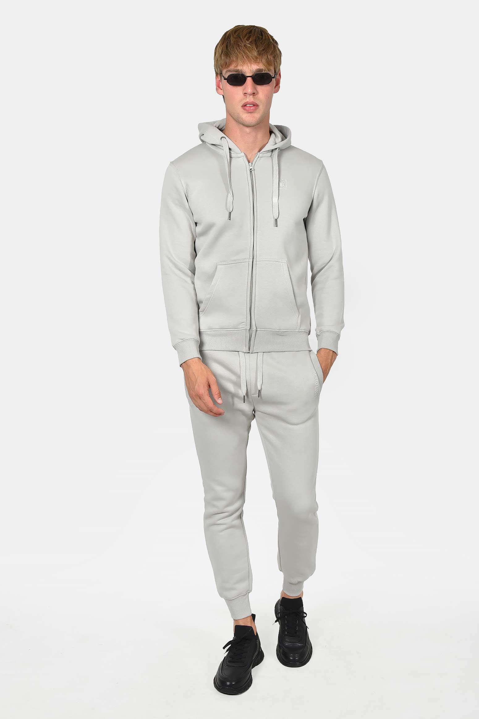 ανδρική-ζακέτα-φούτερ-με-κουκούλα-και-φερμουάρ