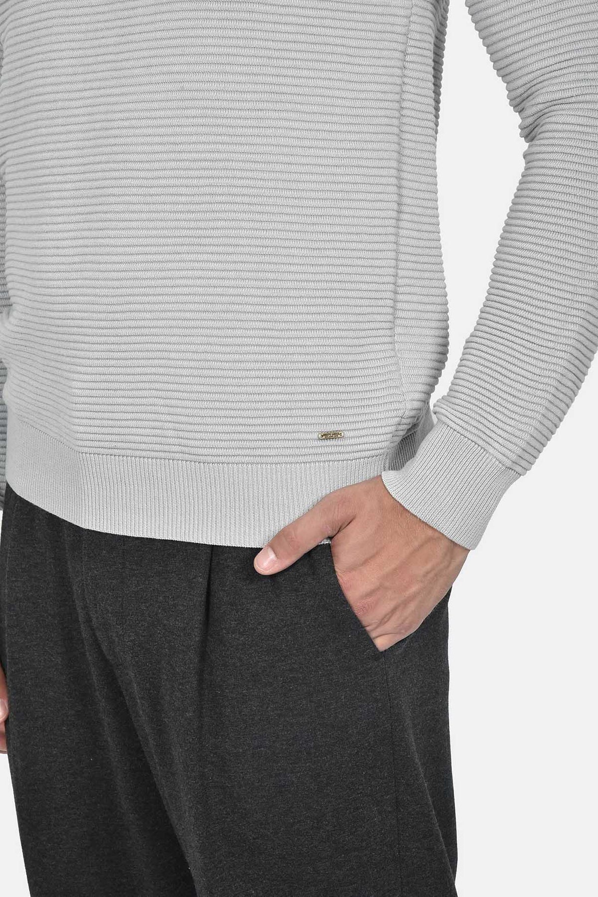 ανδρικό-πουλόβερ-100%-βαμβάκι-normal-fit-με-στρογγυλή-λαιμόκοψη-&-ανάγλυφη-πλέξη