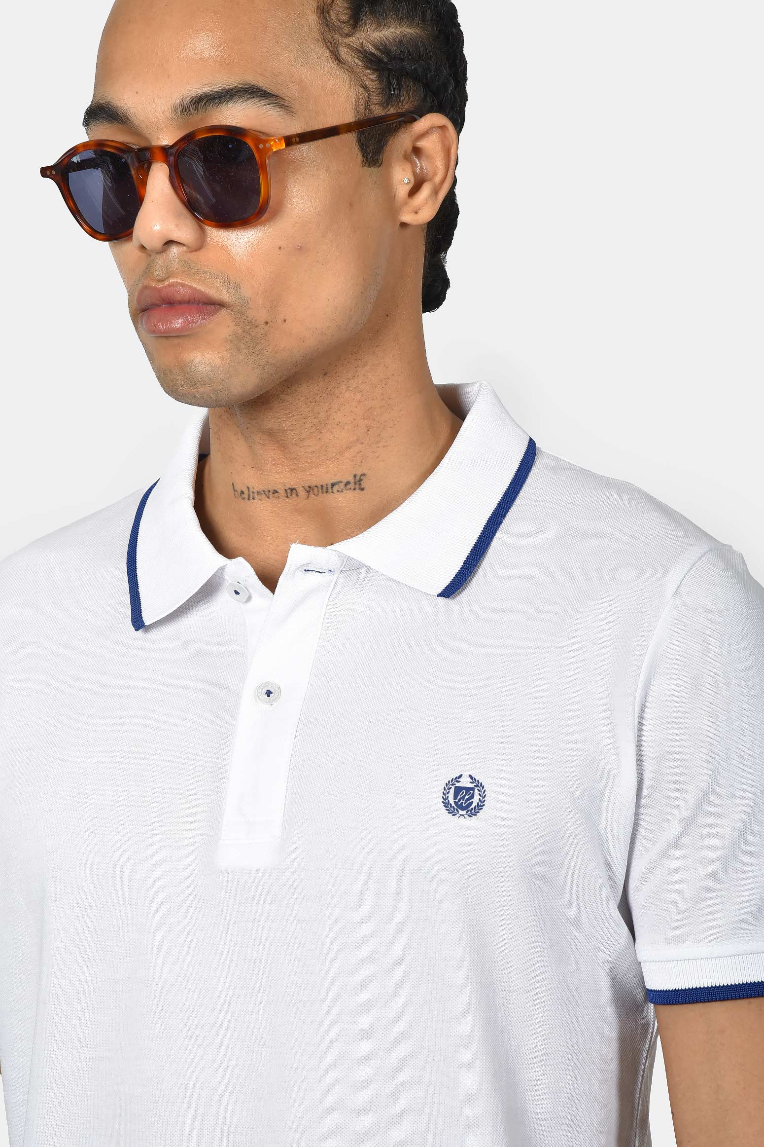ανδρική-μπλούζα-polo-normal-fit-από-100%-βαμβάκι-με-ριγέ-τελειώματα-&-minimal-logo