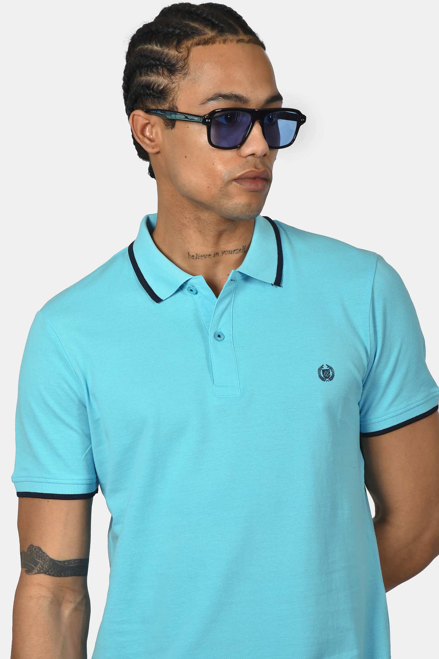 ανδρική-μπλούζα-polo-normal-fit-από-100%-βαμβάκι-με-ριγέ-τελειώματα-&-minimal-logo