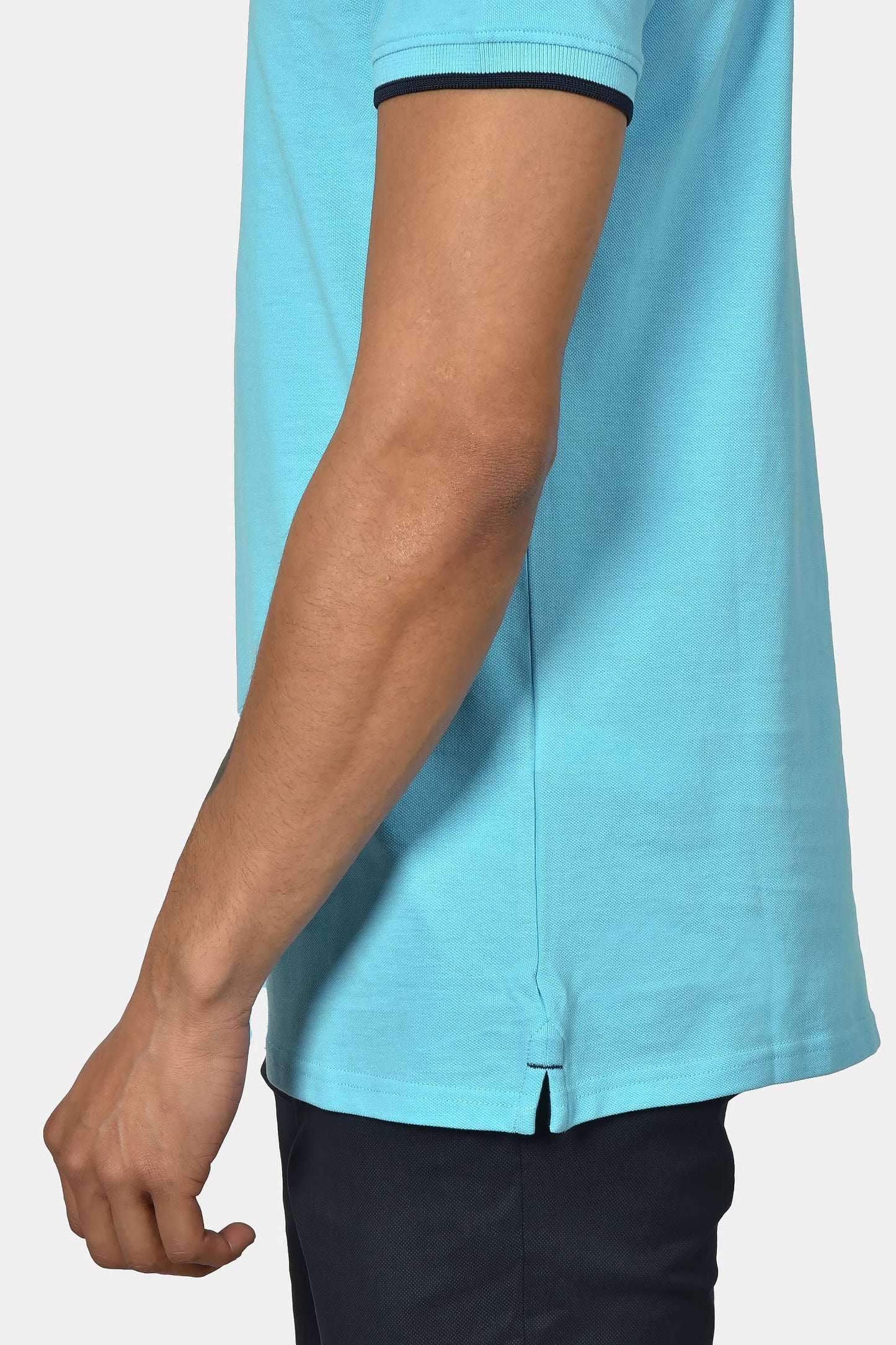 ανδρική-μπλούζα-polo-normal-fit-από-100%-βαμβάκι-με-ριγέ-τελειώματα-&-minimal-logo