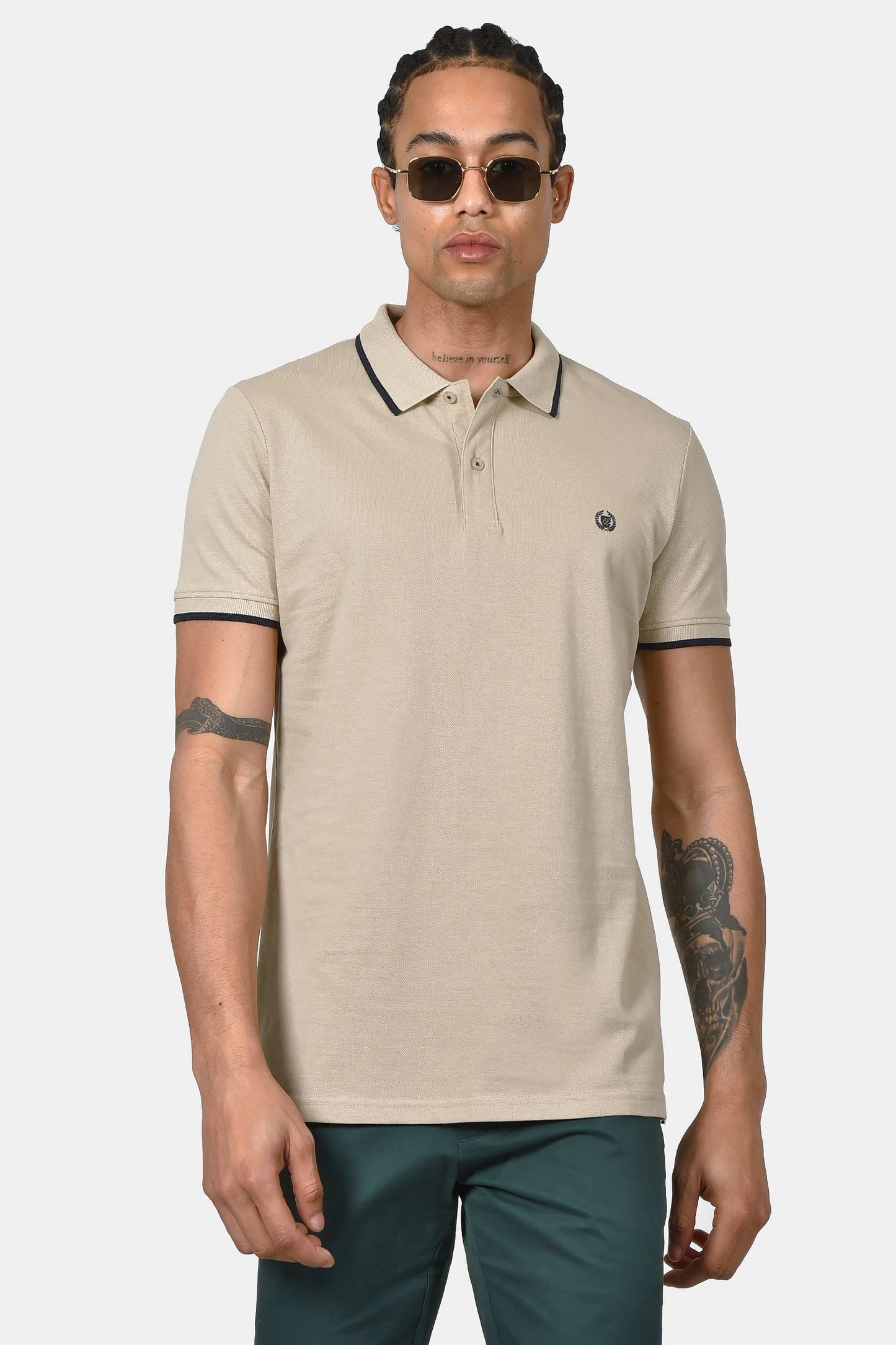 ανδρική-μπλούζα-polo-normal-fit-από-100%-βαμβάκι-με-ριγέ-τελειώματα-&-minimal-logo