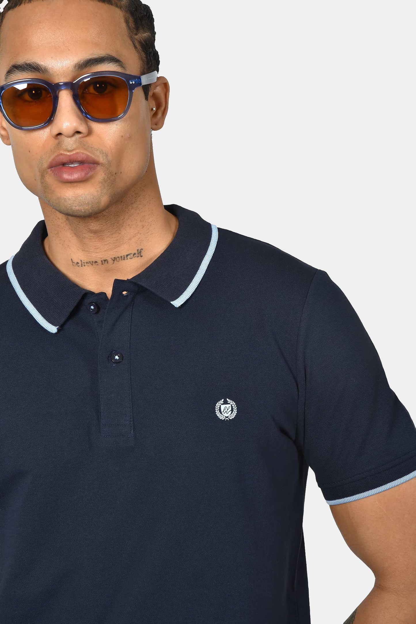 ανδρική-μπλούζα-polo-normal-fit-από-100%-βαμβάκι-με-ριγέ-τελειώματα-&-minimal-logo
