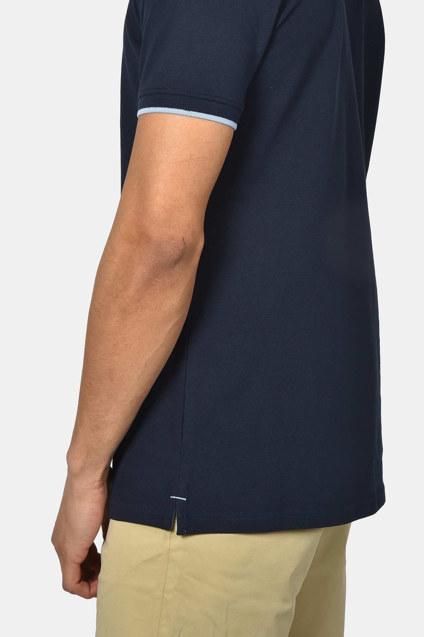 ανδρική-μπλούζα-polo-normal-fit-από-100%-βαμβάκι-με-ριγέ-τελειώματα-&-minimal-logo