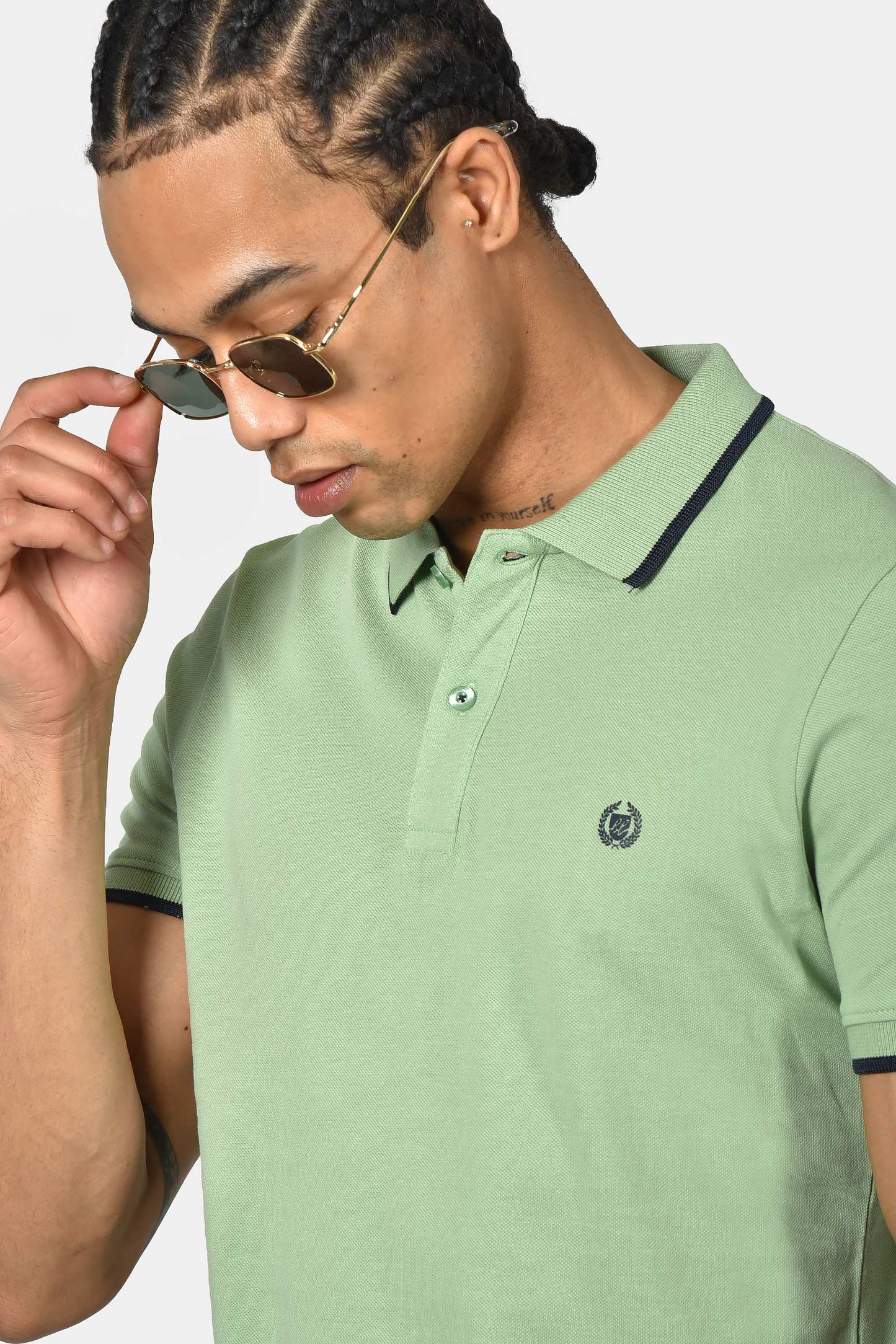 ανδρική-μπλούζα-polo-normal-fit-από-100%-βαμβάκι-με-ριγέ-τελειώματα-&-minimal-logo
