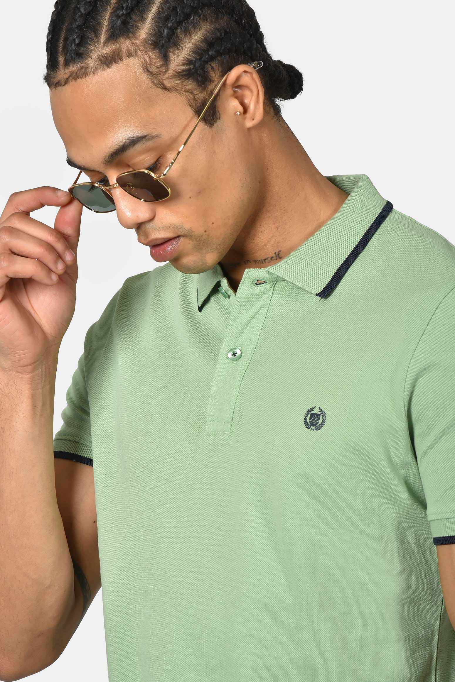 ανδρική-μπλούζα-polo-normal-fit-από-100%-βαμβάκι-με-ριγέ-τελειώματα-&-minimal-logo
