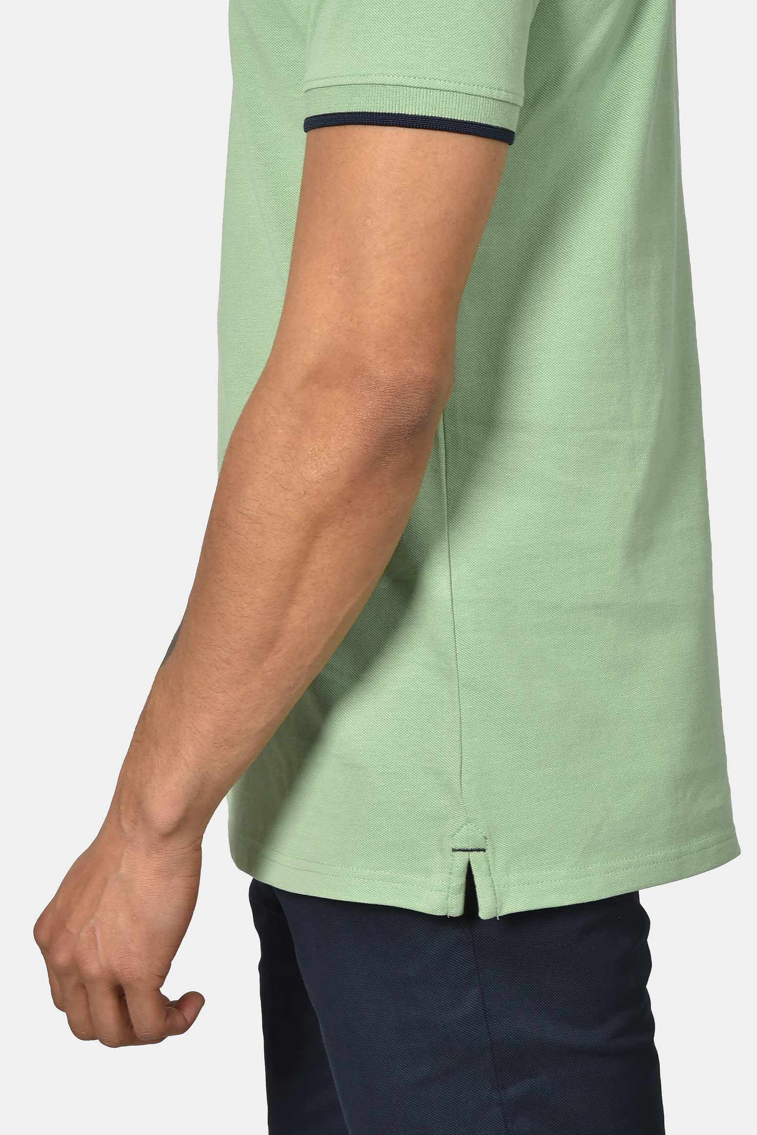 ανδρική-μπλούζα-polo-normal-fit-από-100%-βαμβάκι-με-ριγέ-τελειώματα-&-minimal-logo