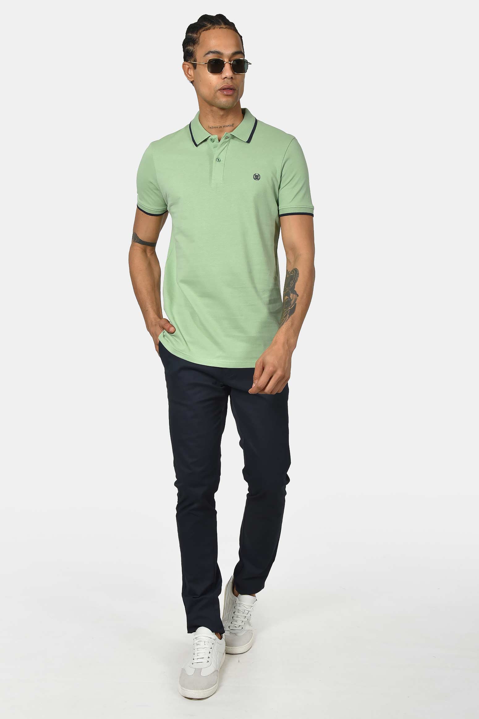 ανδρική-μπλούζα-polo-normal-fit-από-100%-βαμβάκι-με-ριγέ-τελειώματα-&-minimal-logo