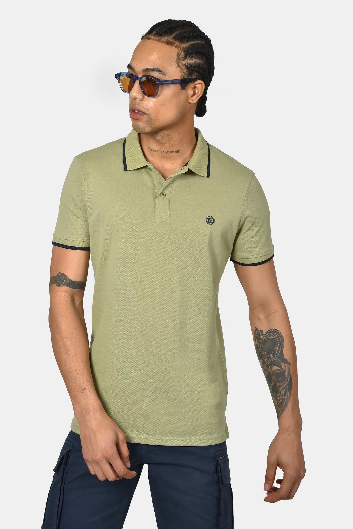 ανδρική-μπλούζα-polo-normal-fit-από-100%-βαμβάκι-με-ριγέ-τελειώματα-&-minimal-logo