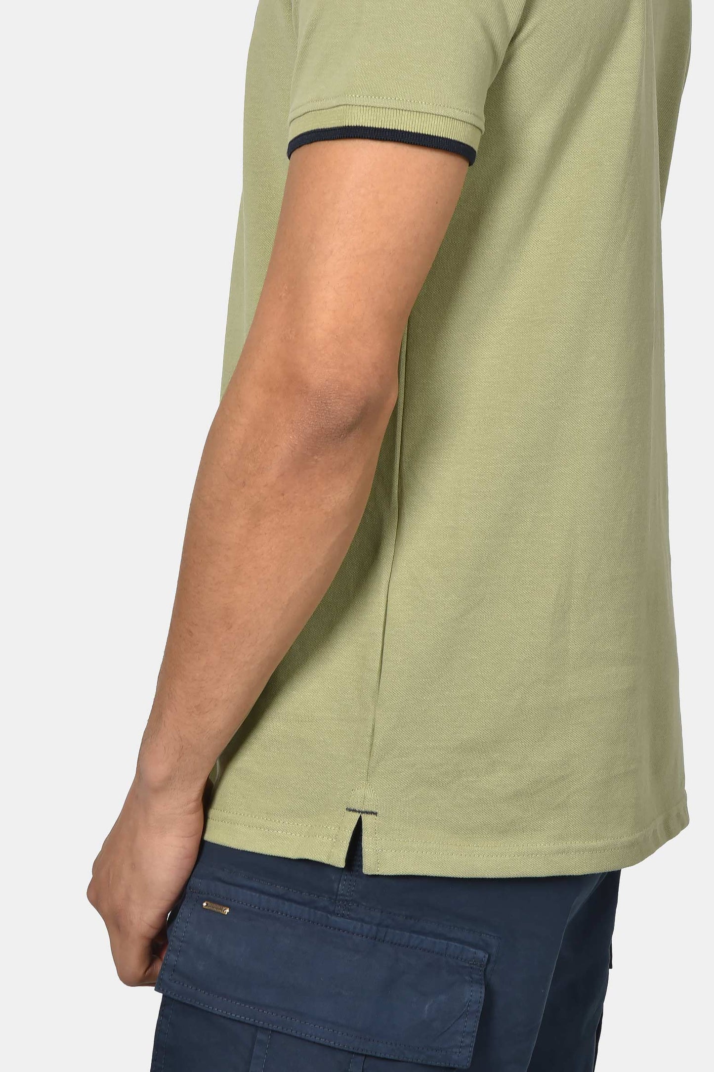 ανδρική-μπλούζα-polo-normal-fit-από-100%-βαμβάκι-με-ριγέ-τελειώματα-&-minimal-logo