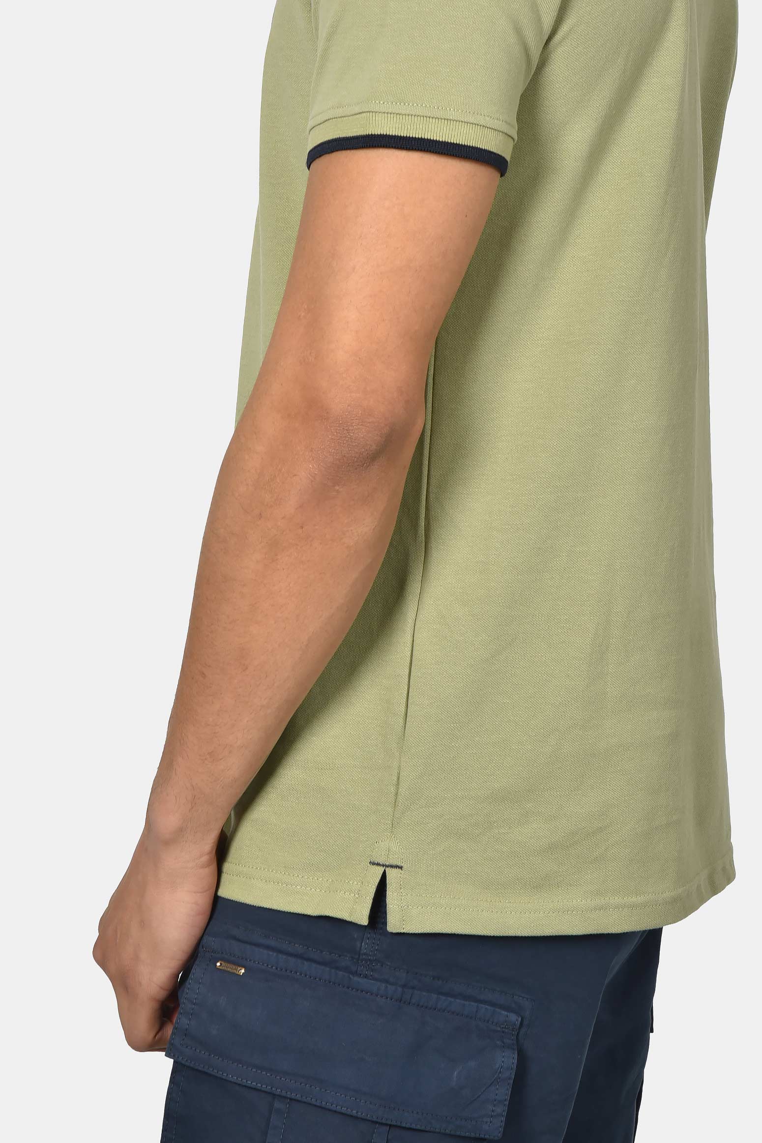 ανδρική-μπλούζα-polo-normal-fit-από-100%-βαμβάκι-με-ριγέ-τελειώματα-&-minimal-logo