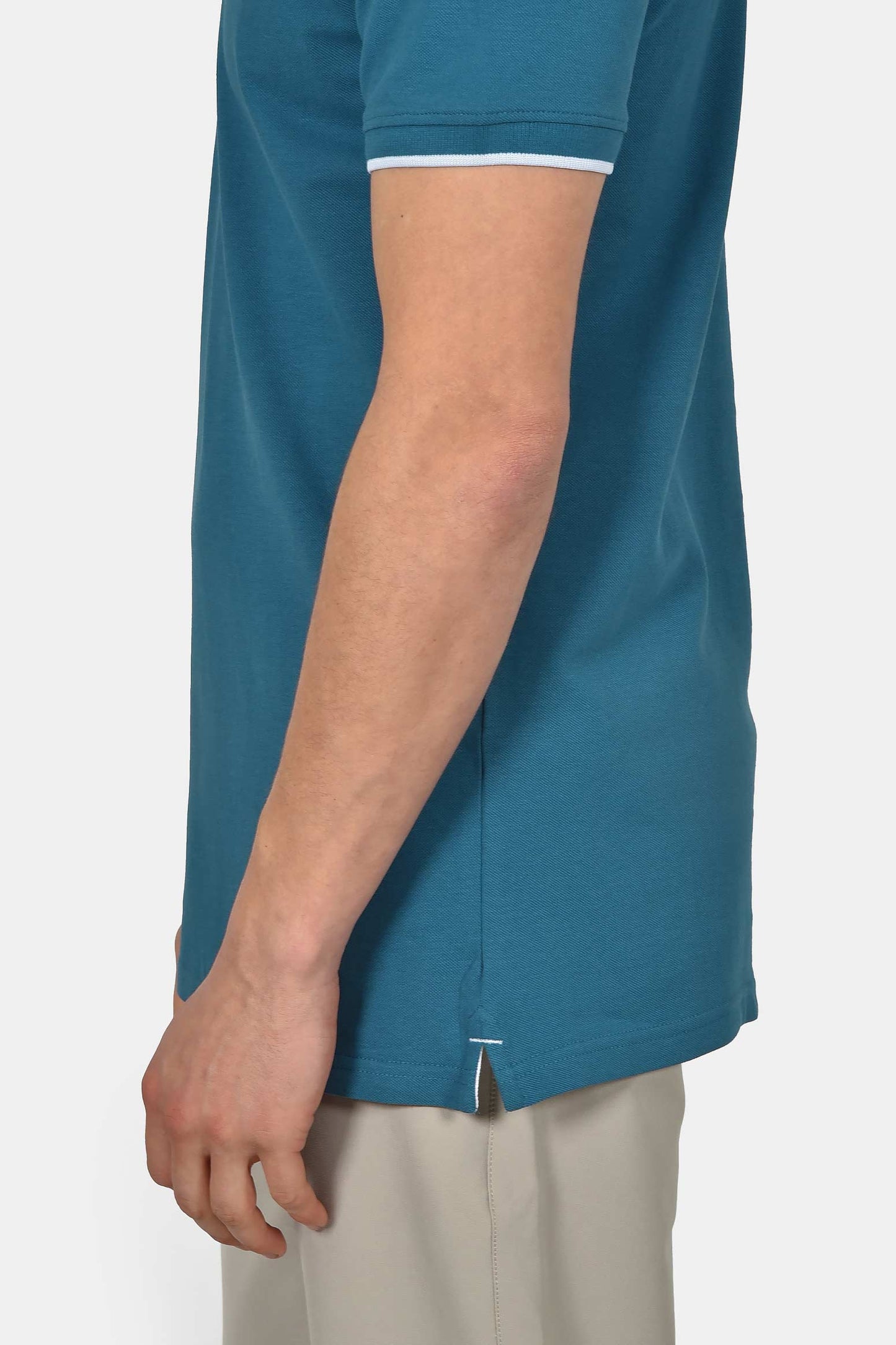 ανδρική-μπλούζα-polo-normal-fit-από-100%-βαμβάκι-με-ριγέ-τελειώματα-&-minimal-logo