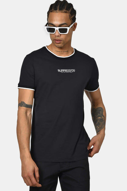 ανδρικό-t-shirt-normal-fit-από-100-βαμβάκι-με-λευκή-ρίγα-στο-γιακά-minimal-logo-print