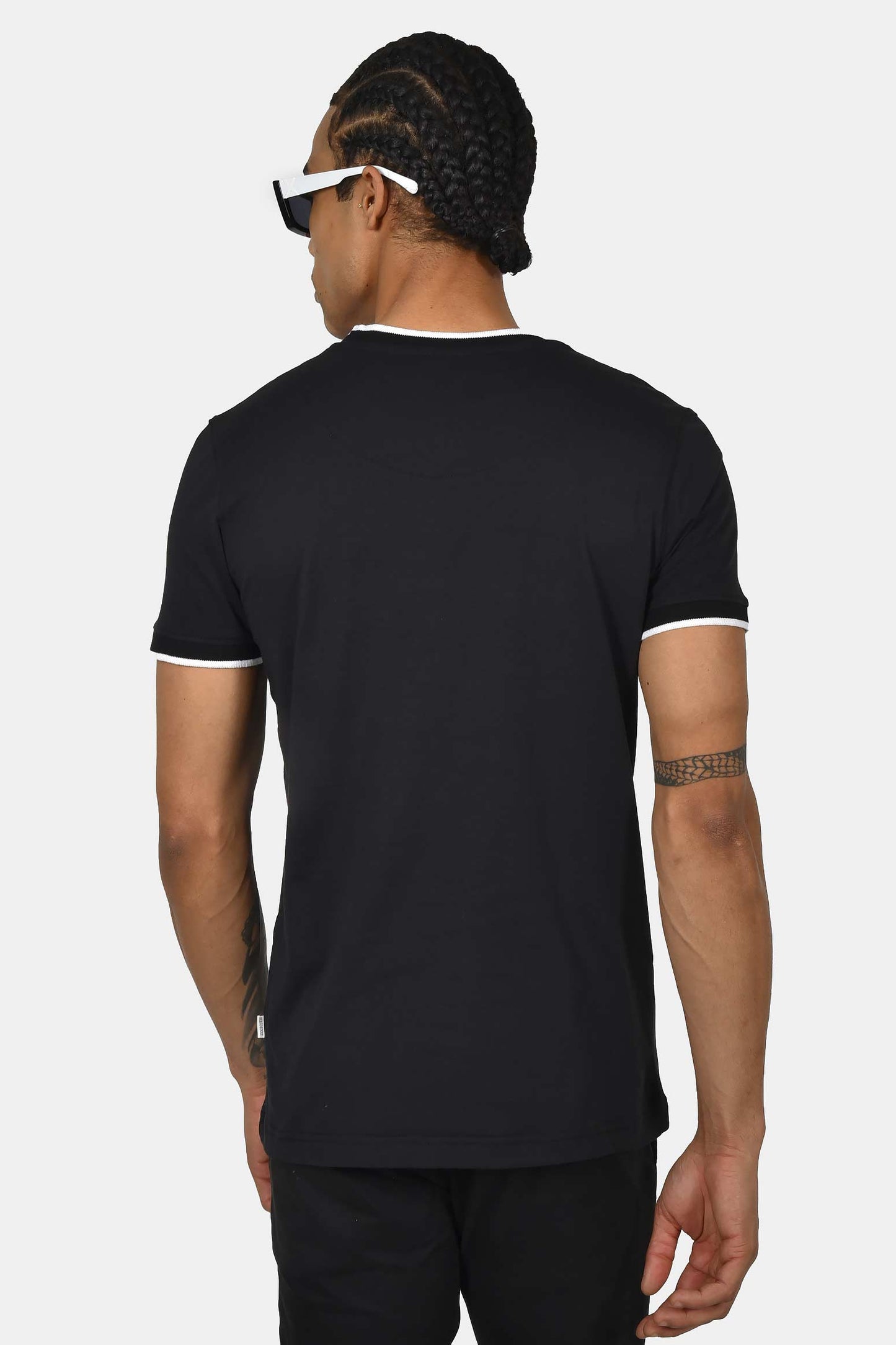 ανδρικό-t-shirt-normal-fit-από-100-βαμβάκι-με-λευκή-ρίγα-στο-γιακά-minimal-logo-print