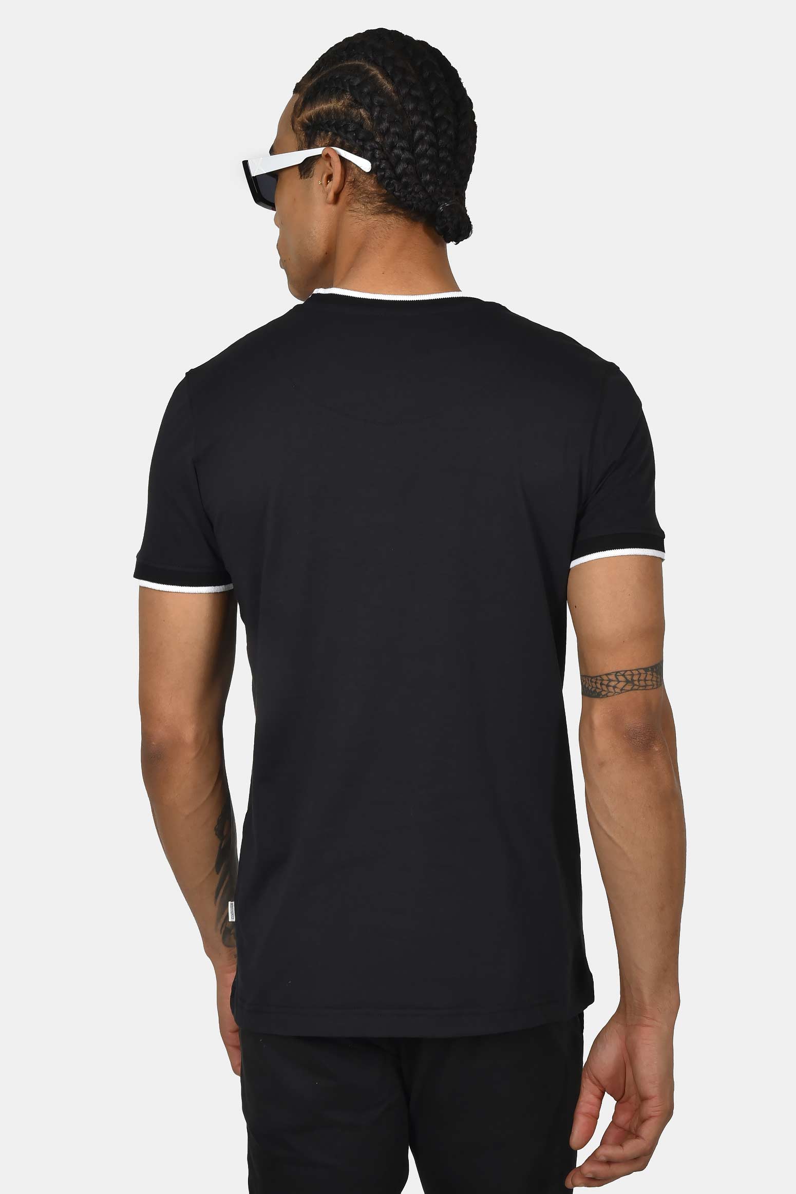 ανδρικό-t-shirt-normal-fit-από-100-βαμβάκι-με-λευκή-ρίγα-στο-γιακά-minimal-logo-print