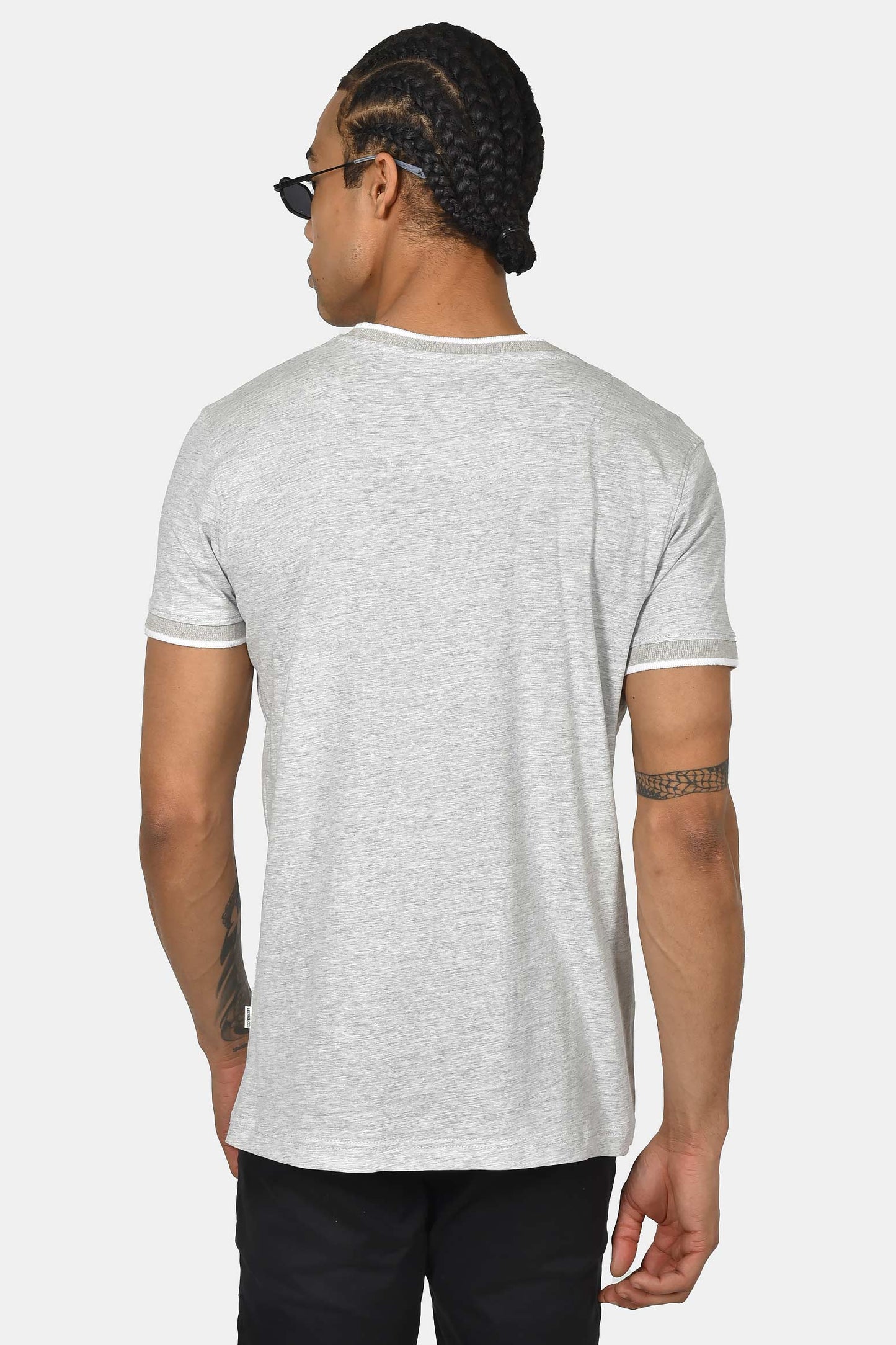 ανδρικό-t-shirt-normal-fit-από-100-βαμβάκι-με-λευκή-ρίγα-στο-γιακά-minimal-logo-print