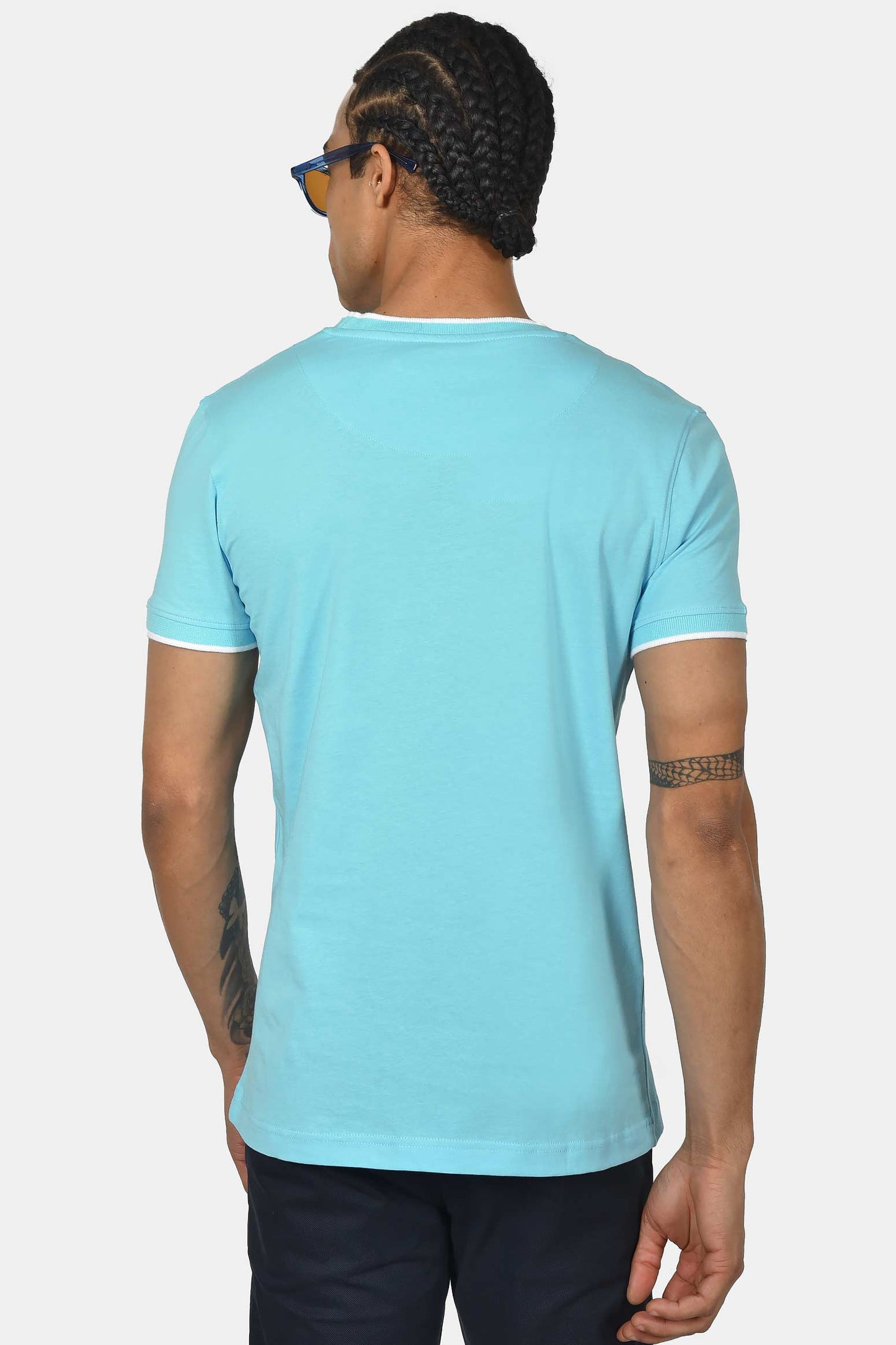 ανδρικό-t-shirt-normal-fit-από-100-βαμβάκι-με-λευκή-ρίγα-στο-γιακά-minimal-logo-print