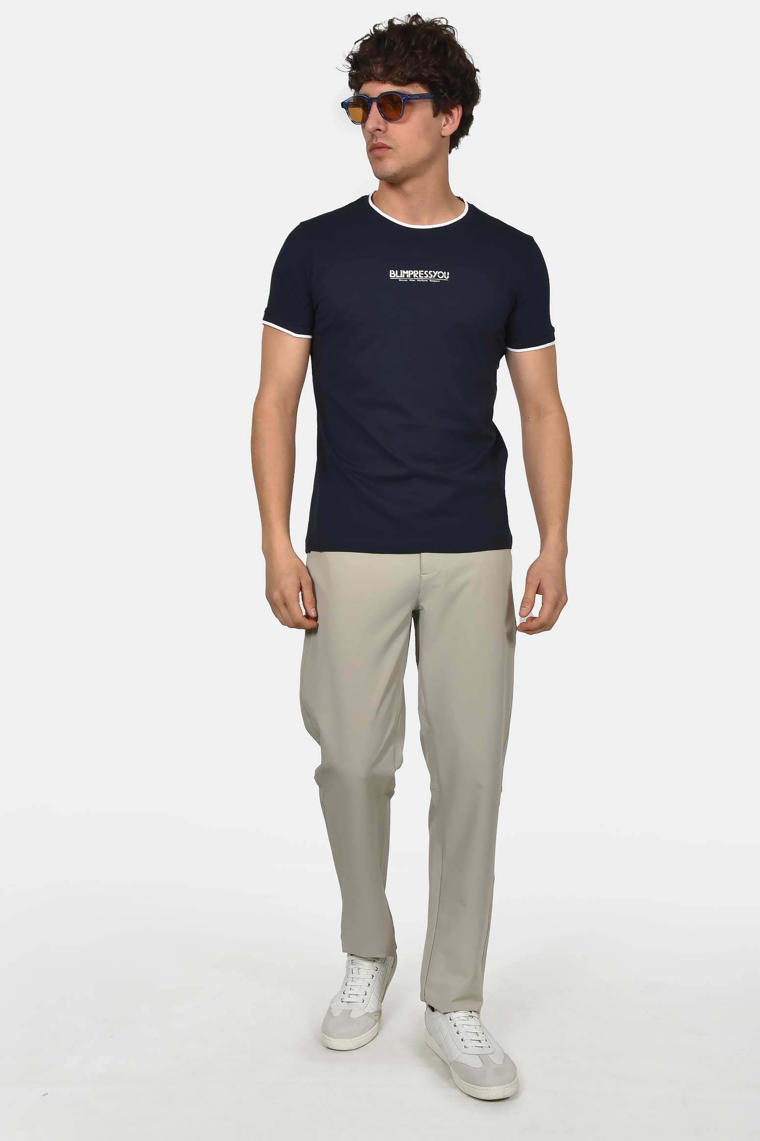 ανδρικό-t-shirt-normal-fit-από-100-βαμβάκι-με-λευκή-ρίγα-στο-γιακά-minimal-logo-print