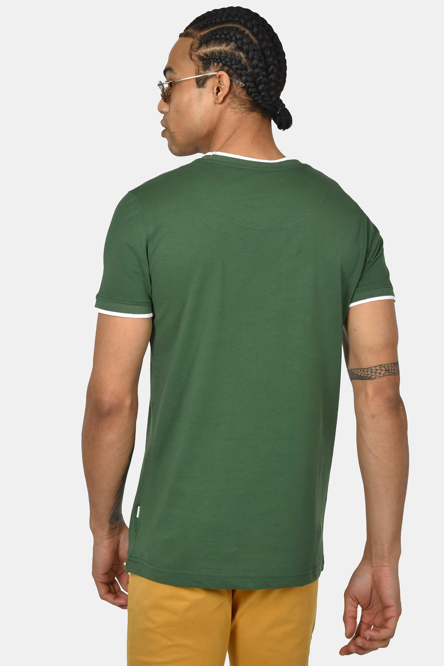 ανδρικό-t-shirt-normal-fit-από-100-βαμβάκι-με-λευκή-ρίγα-στο-γιακά-minimal-logo-print