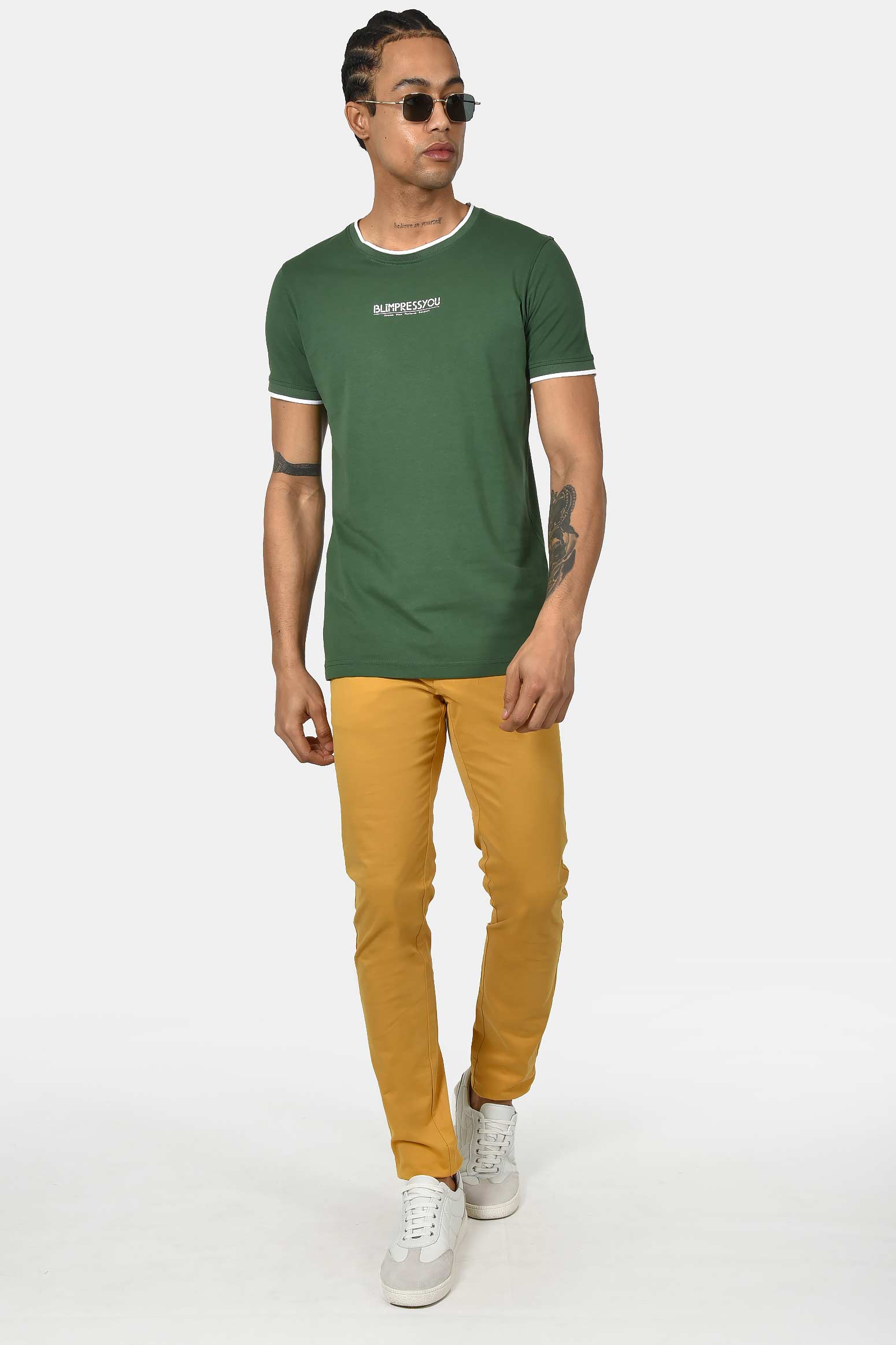 ανδρικό-t-shirt-normal-fit-από-100-βαμβάκι-με-λευκή-ρίγα-στο-γιακά-minimal-logo-print