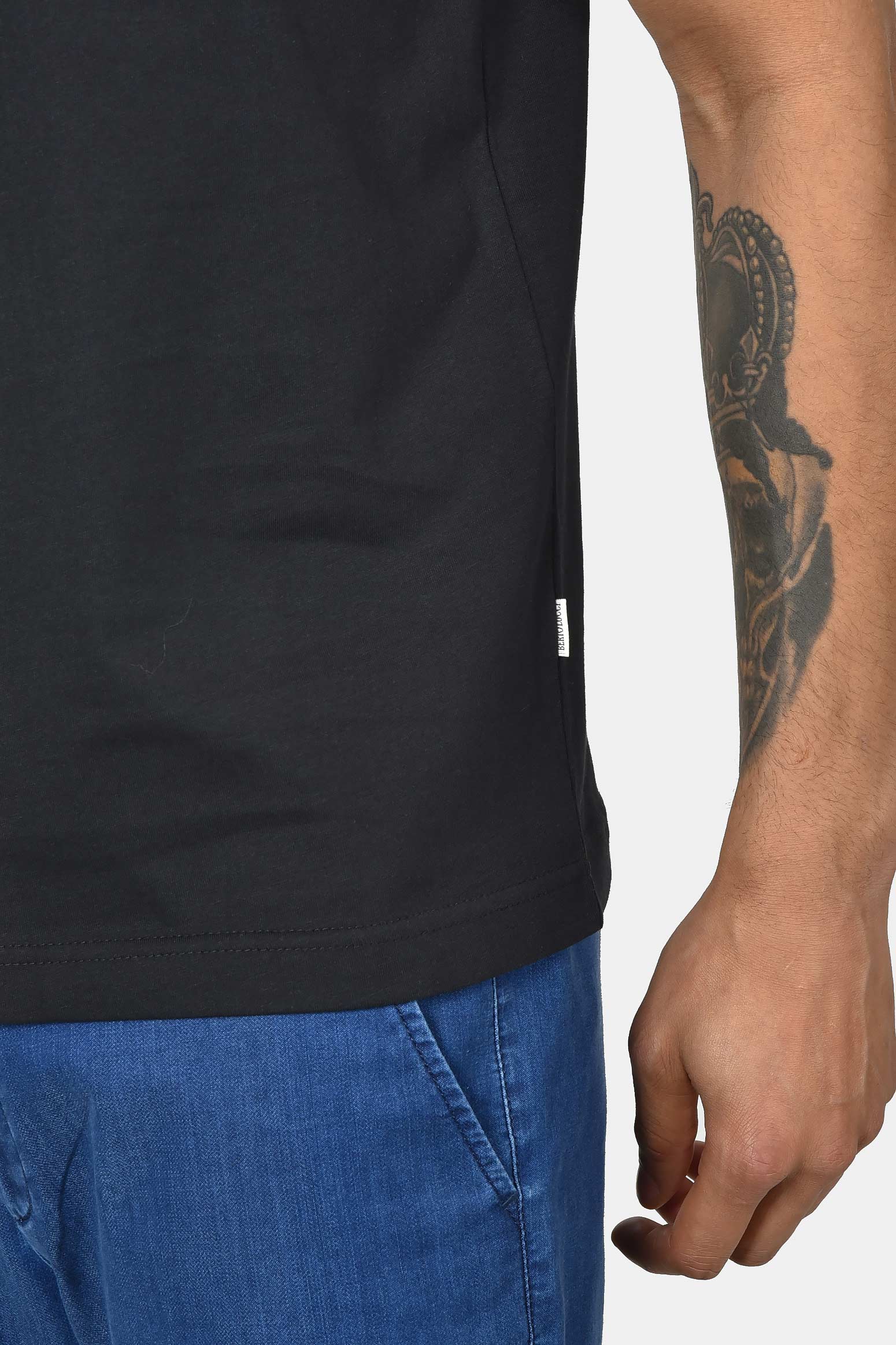 ανδρικό-t-shirt-normal-fit-από-100%-βαμβάκι-με-απαλή-υφή-και-καθαρό-design