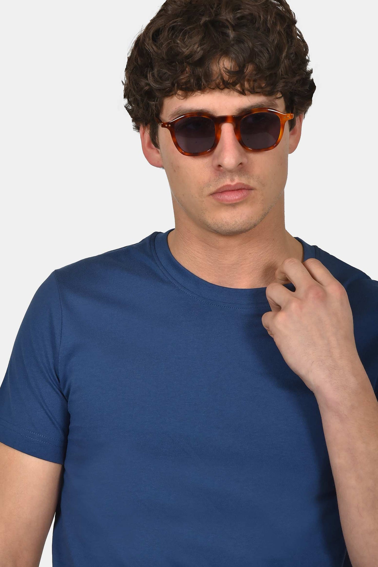 ανδρικό-t-shirt-normal-fit-από-100%-βαμβάκι-με-απαλή-υφή-και-καθαρό-design