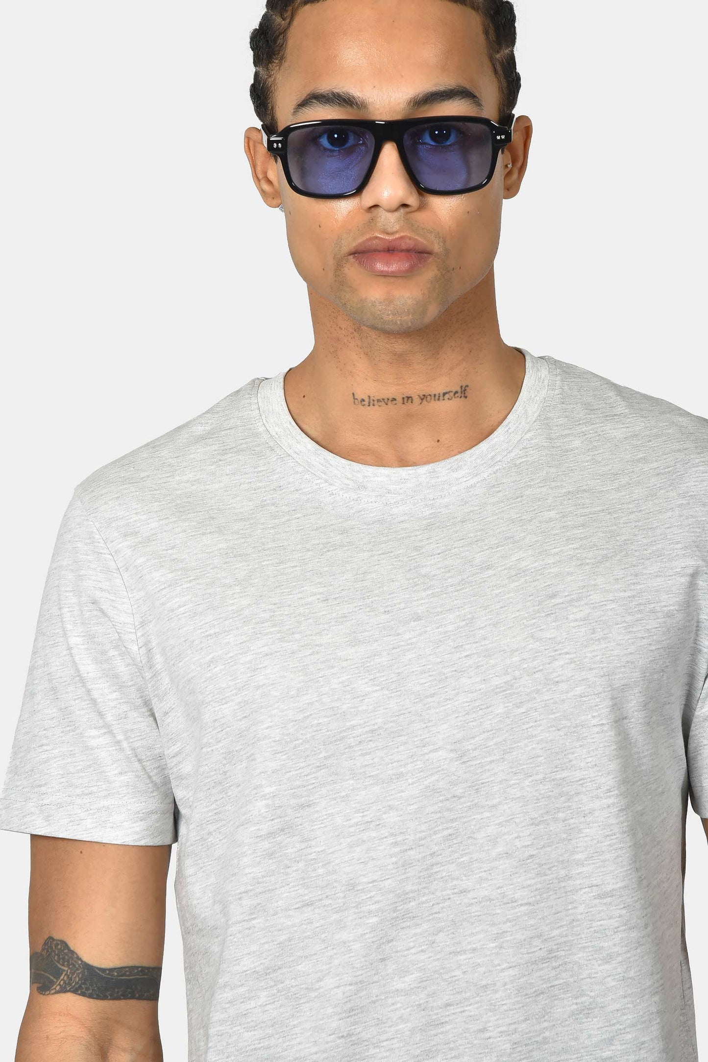 ανδρικό-t-shirt-normal-fit-από-100%-βαμβάκι-με-απαλή-υφή-και-καθαρό-design