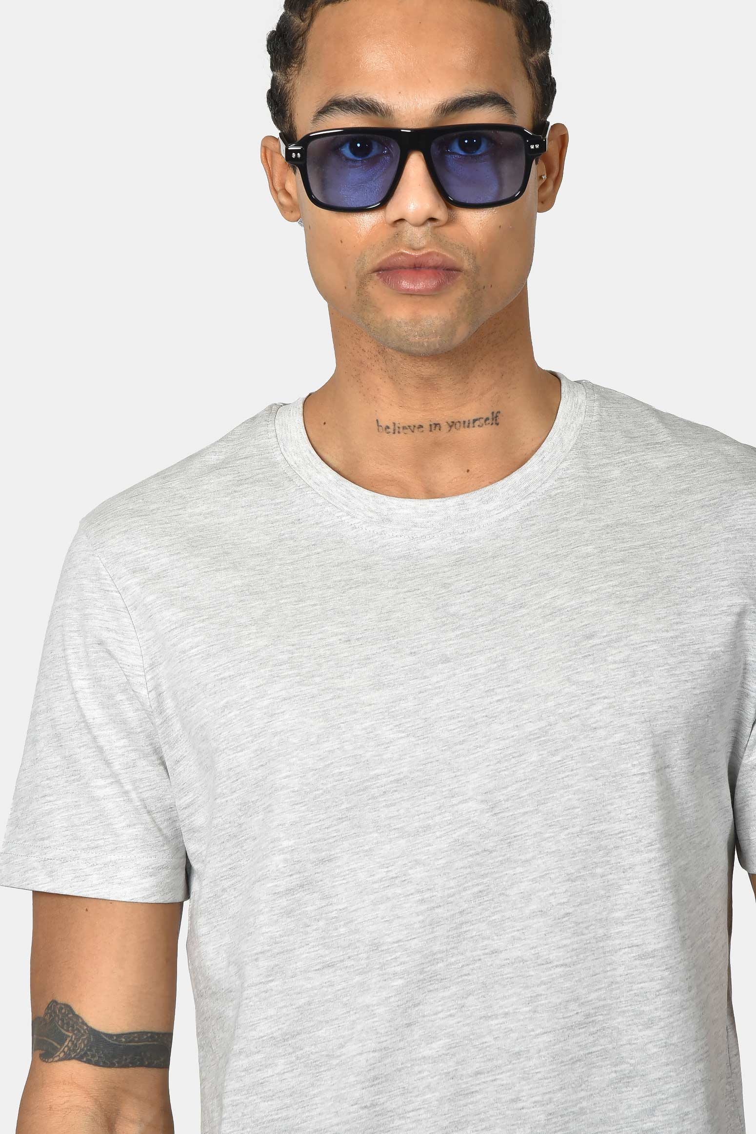ανδρικό-t-shirt-normal-fit-από-100%-βαμβάκι-με-απαλή-υφή-και-καθαρό-design