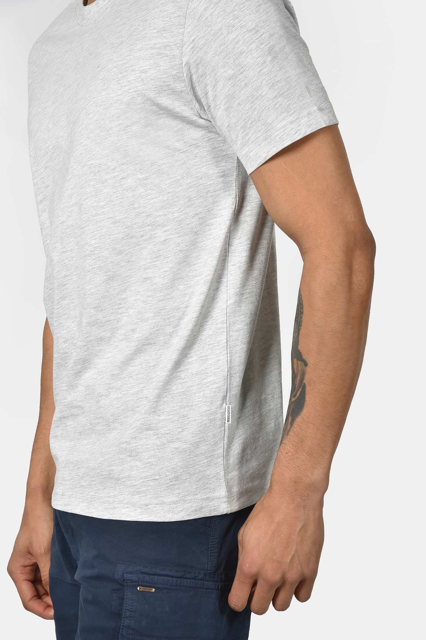 ανδρικό-t-shirt-normal-fit-από-100%-βαμβάκι-με-απαλή-υφή-και-καθαρό-design