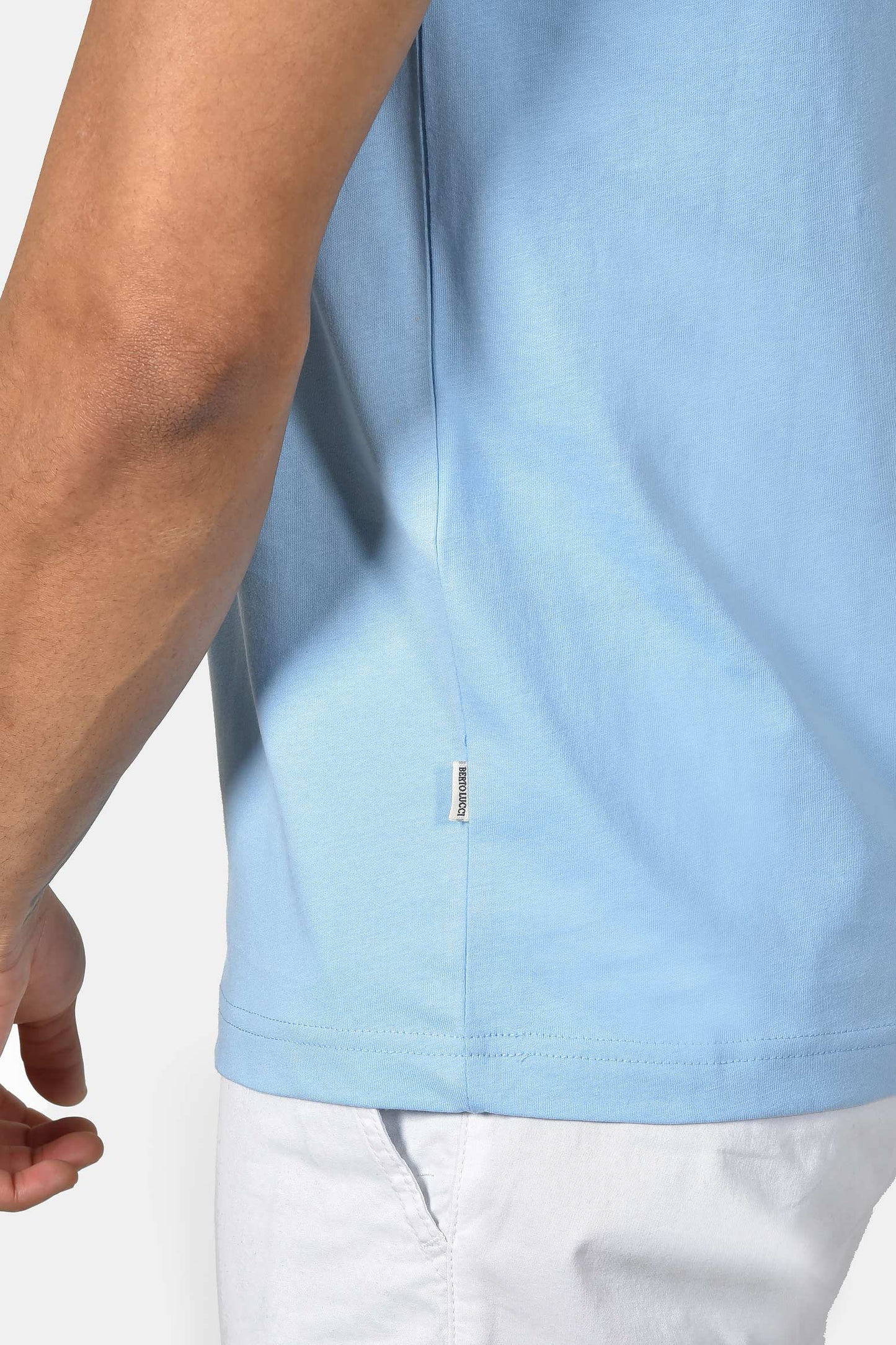 ανδρικό-t-shirt-normal-fit-από-100%-βαμβάκι-με-απαλή-υφή-και-καθαρό-design