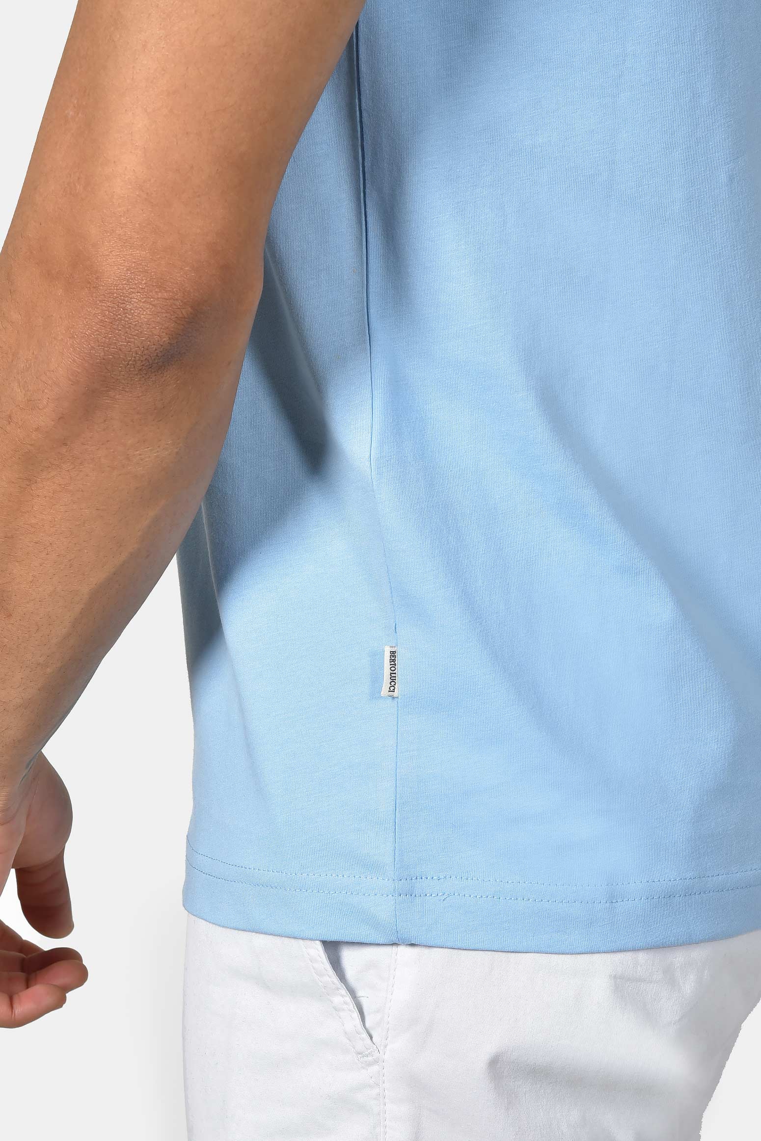 ανδρικό-t-shirt-normal-fit-από-100%-βαμβάκι-με-απαλή-υφή-και-καθαρό-design