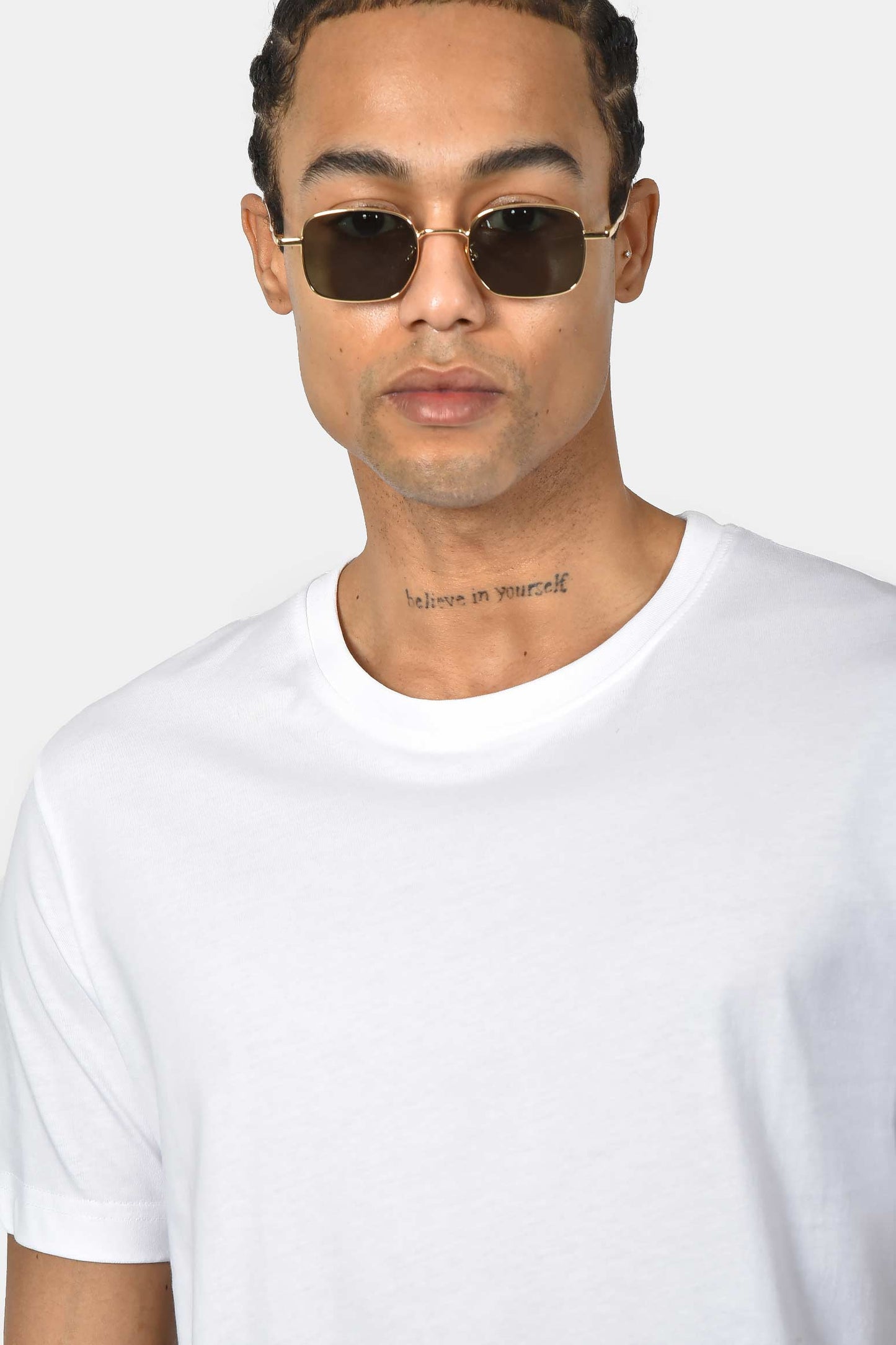 ανδρικό-t-shirt-normal-fit-από-100%-βαμβάκι-με-απαλή-υφή-και-καθαρό-design