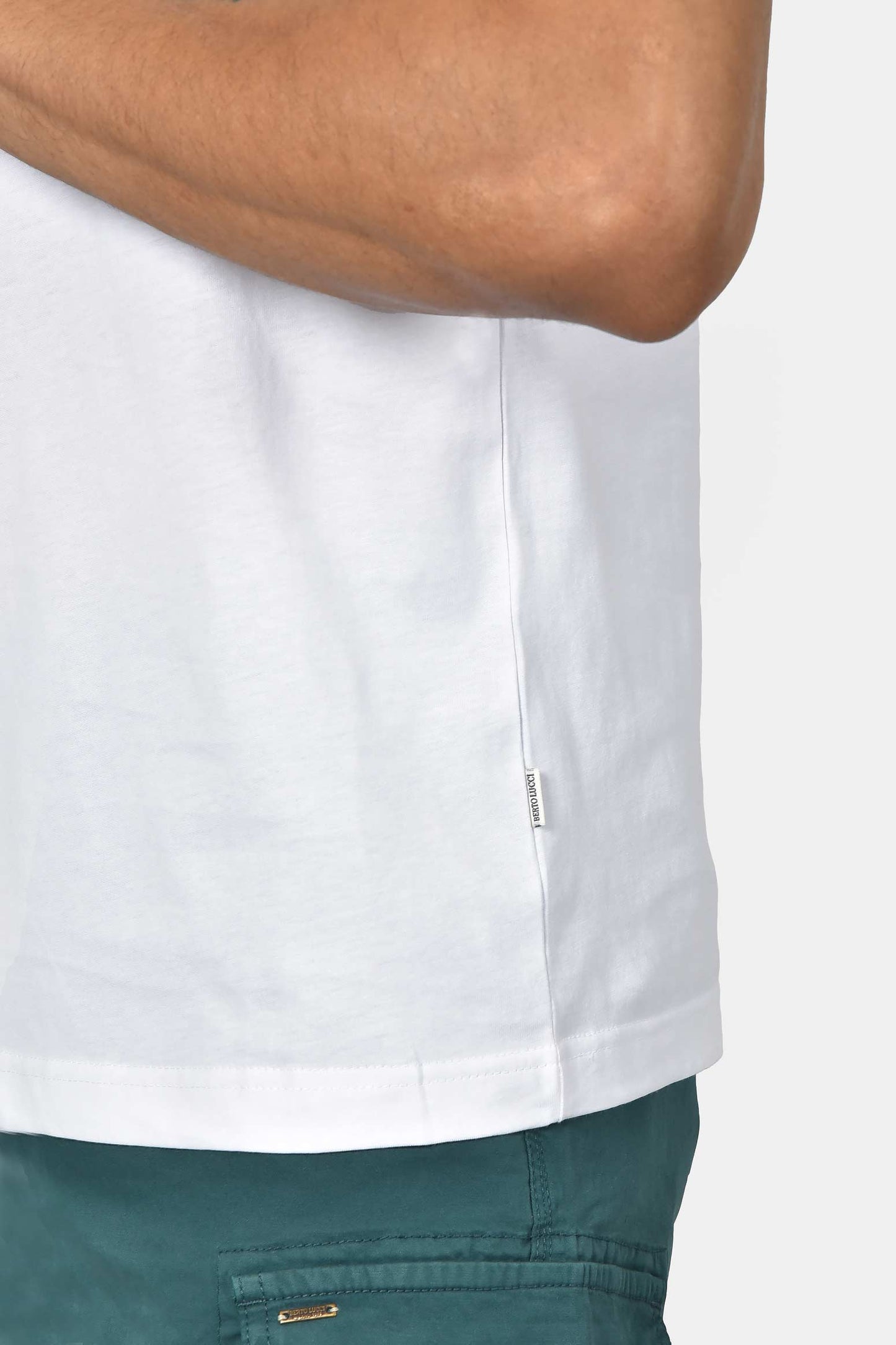 ανδρικό-t-shirt-normal-fit-από-100%-βαμβάκι-με-απαλή-υφή-και-καθαρό-design