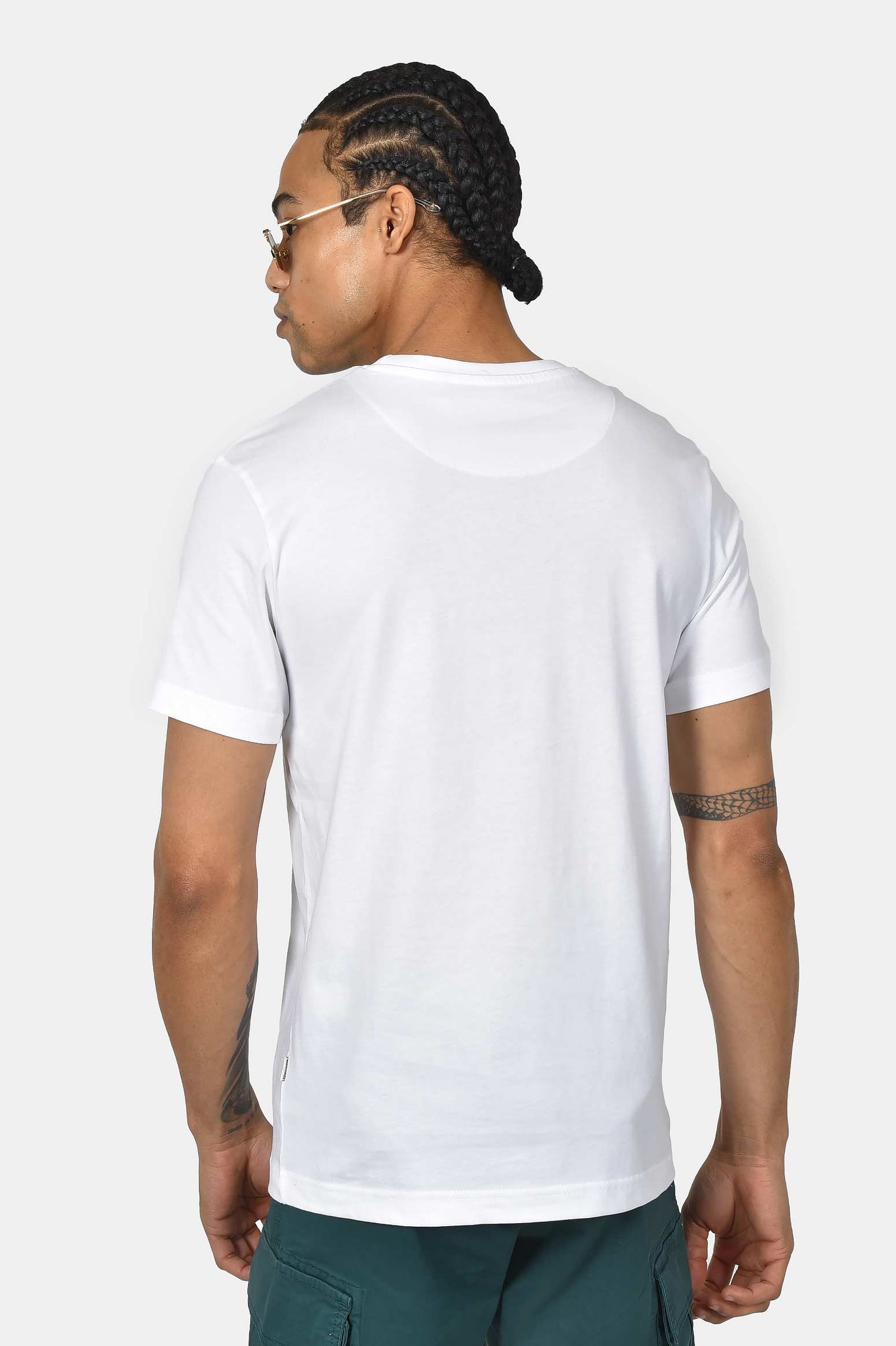 ανδρικό-t-shirt-normal-fit-από-100%-βαμβάκι-με-απαλή-υφή-και-καθαρό-design