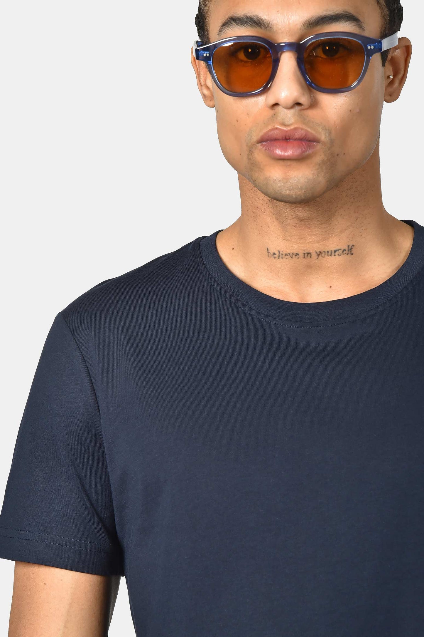 ανδρικό-t-shirt-normal-fit-από-100%-βαμβάκι-με-απαλή-υφή-και-καθαρό-design