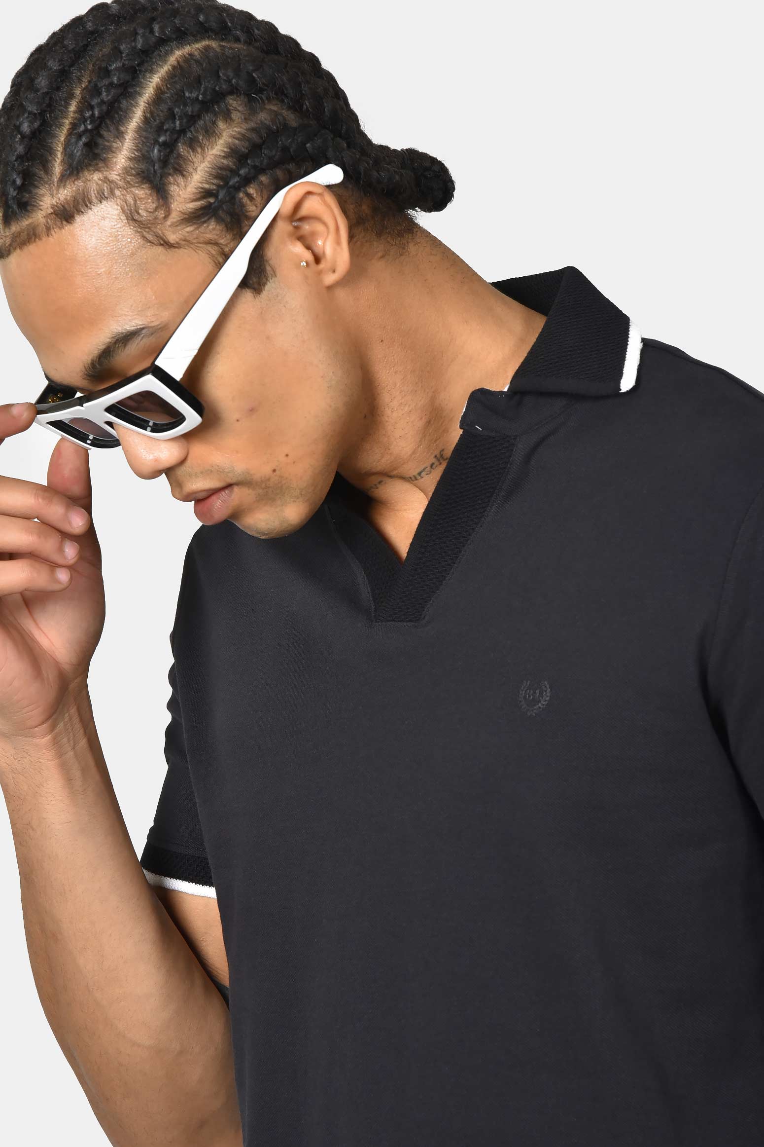 ανδρική-μπλούζα-polo-από-100%-βαμβάκι-normal-fit-με-ανοιχτό-γιακά-και-textured-λεπτομέρεια