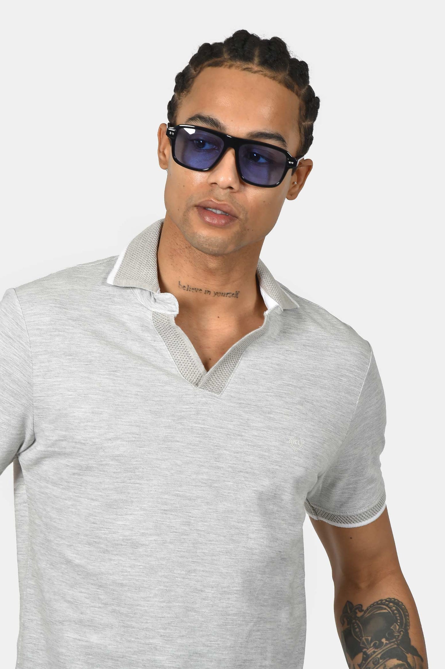 ανδρική-μπλούζα-polo-από-100%-βαμβάκι-normal-fit-με-ανοιχτό-γιακά-και-textured-λεπτομέρεια