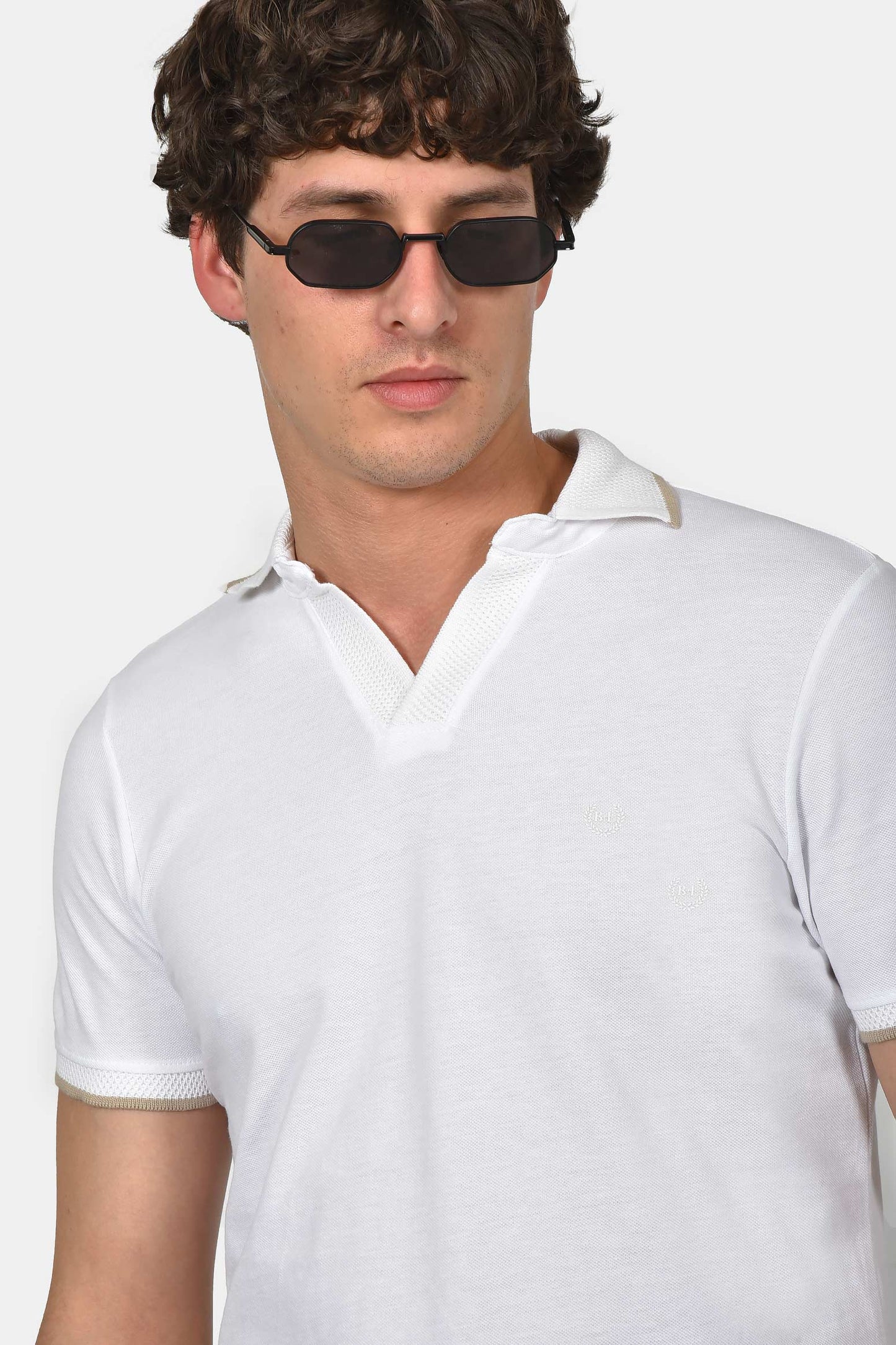 ανδρική-μπλούζα-polo-από-100%-βαμβάκι-normal-fit-με-ανοιχτό-γιακά-και-textured-λεπτομέρεια
