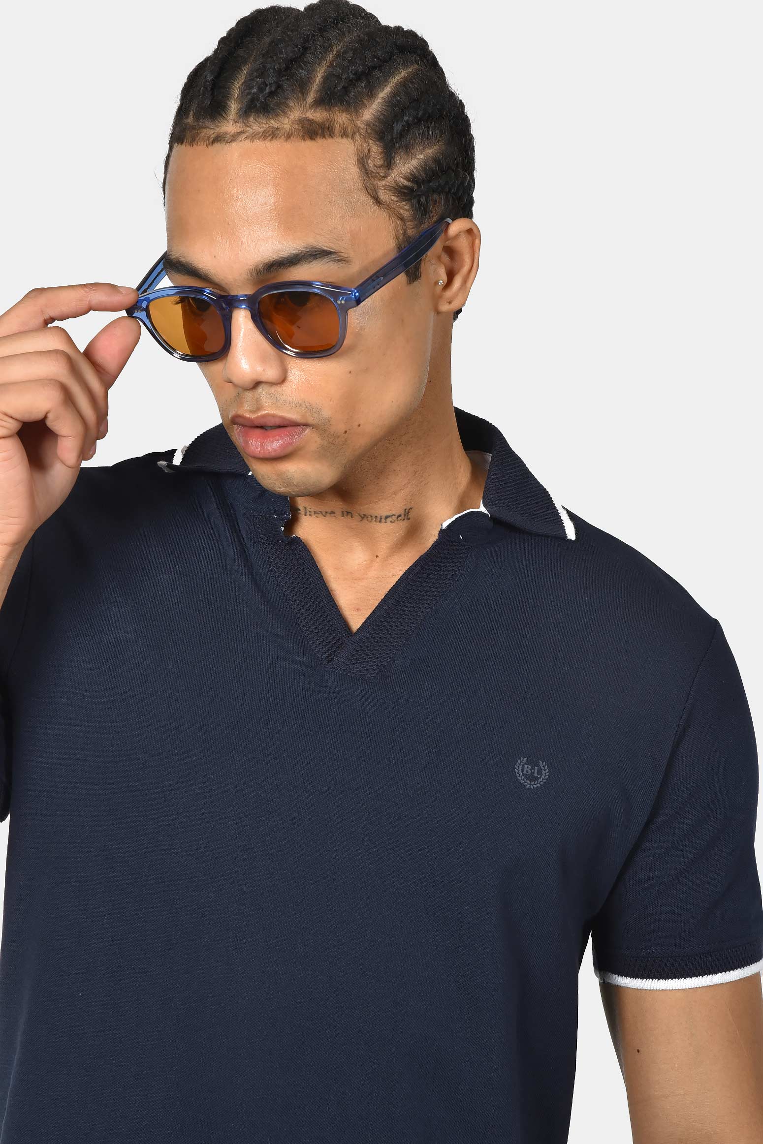 ανδρική-μπλούζα-polo-από-100%-βαμβάκι-normal-fit-με-ανοιχτό-γιακά-και-textured-λεπτομέρεια